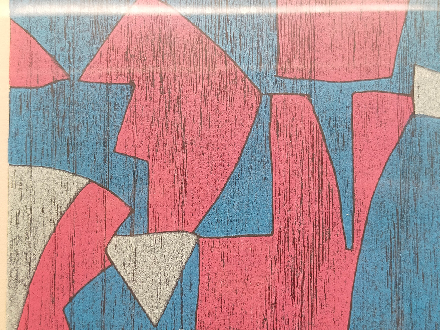 Abstraktes Kunstwerk „Rotblau im Feld“ – Moderner Holzschnitt gerahmt