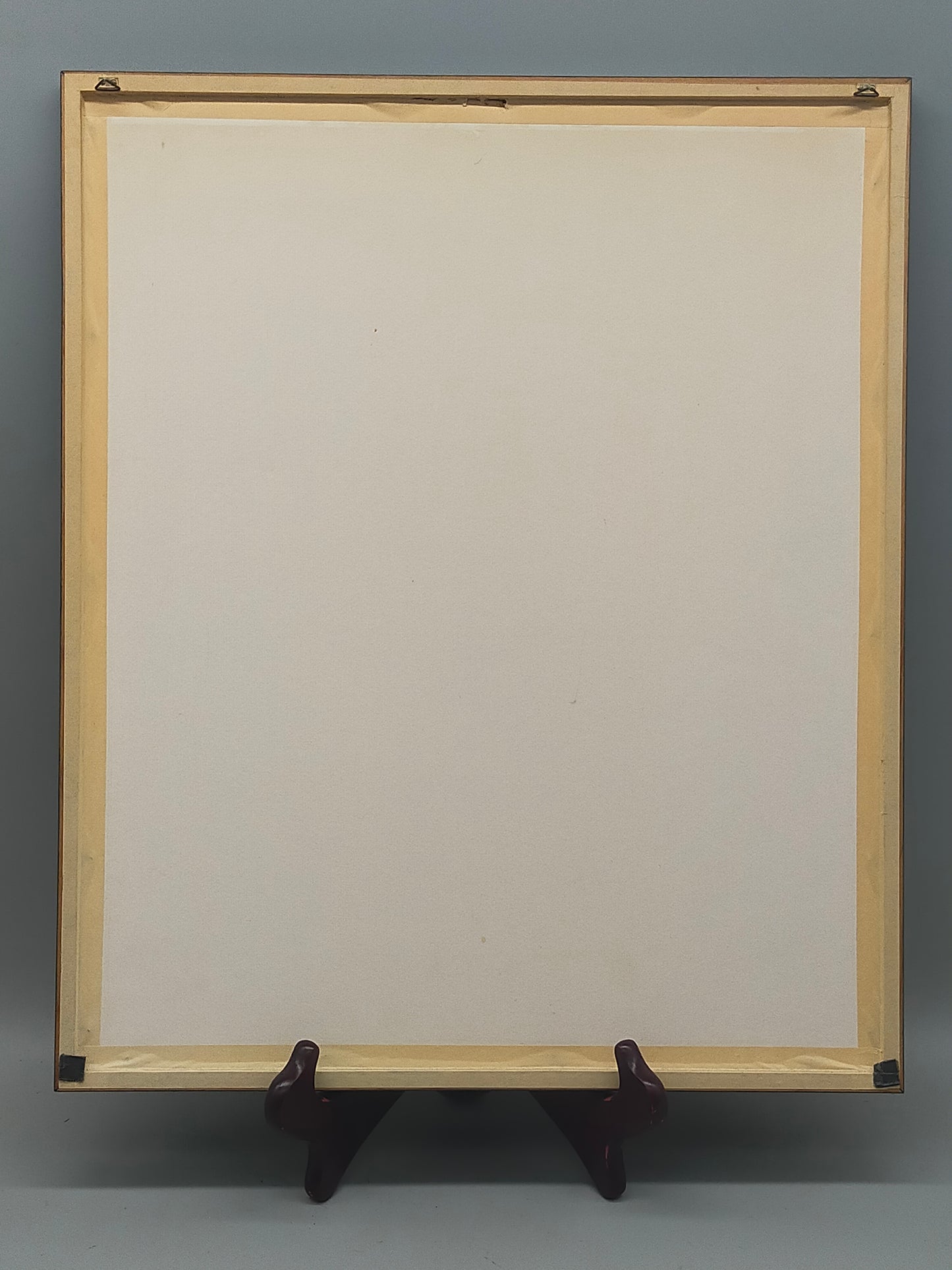 Abstraktes Kunstwerk „Rotblau im Feld“ – Moderner Holzschnitt gerahmt