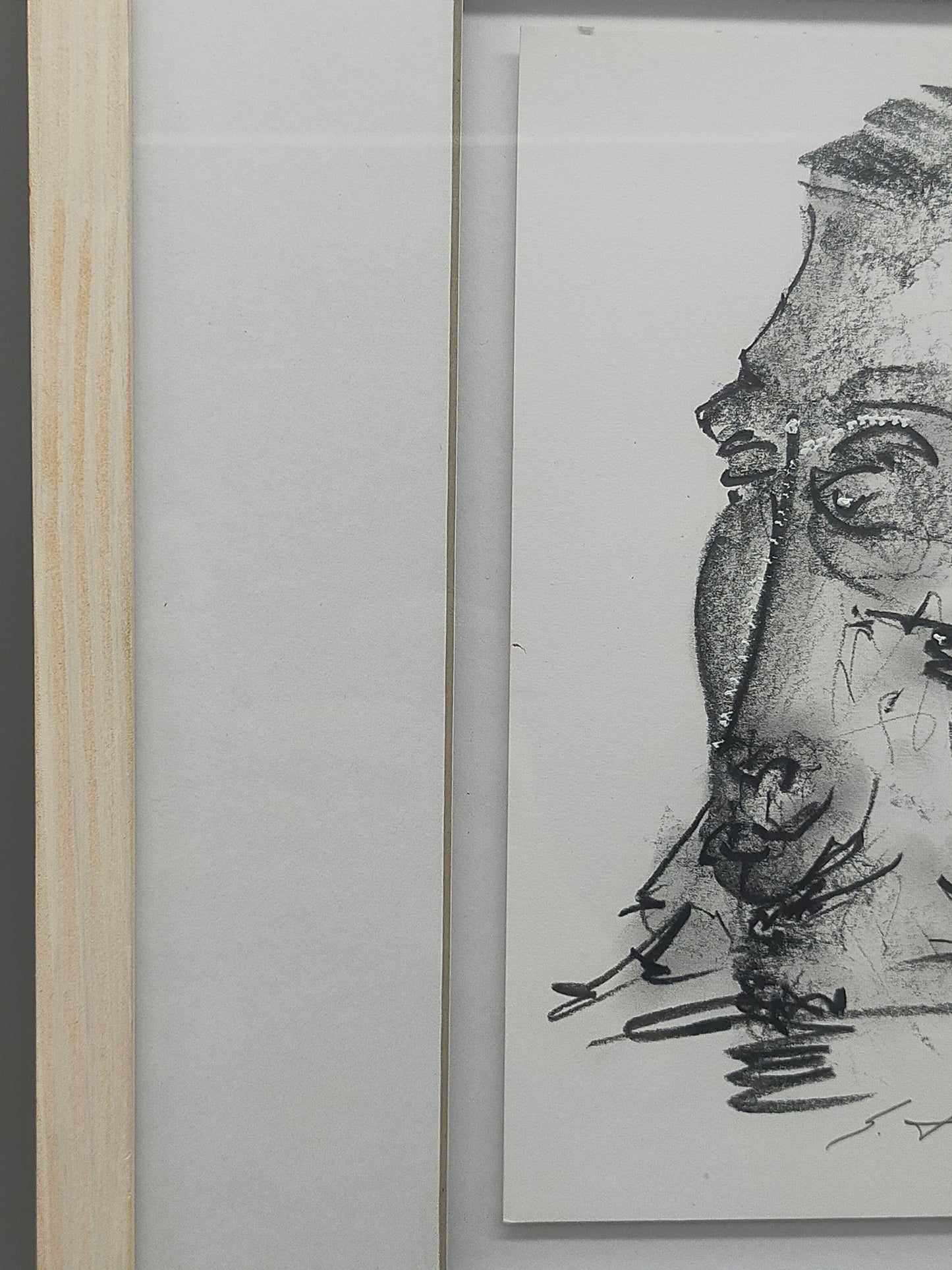Abstrakte Porträtzeichnung im Holzrahmen – Moderne Kunst