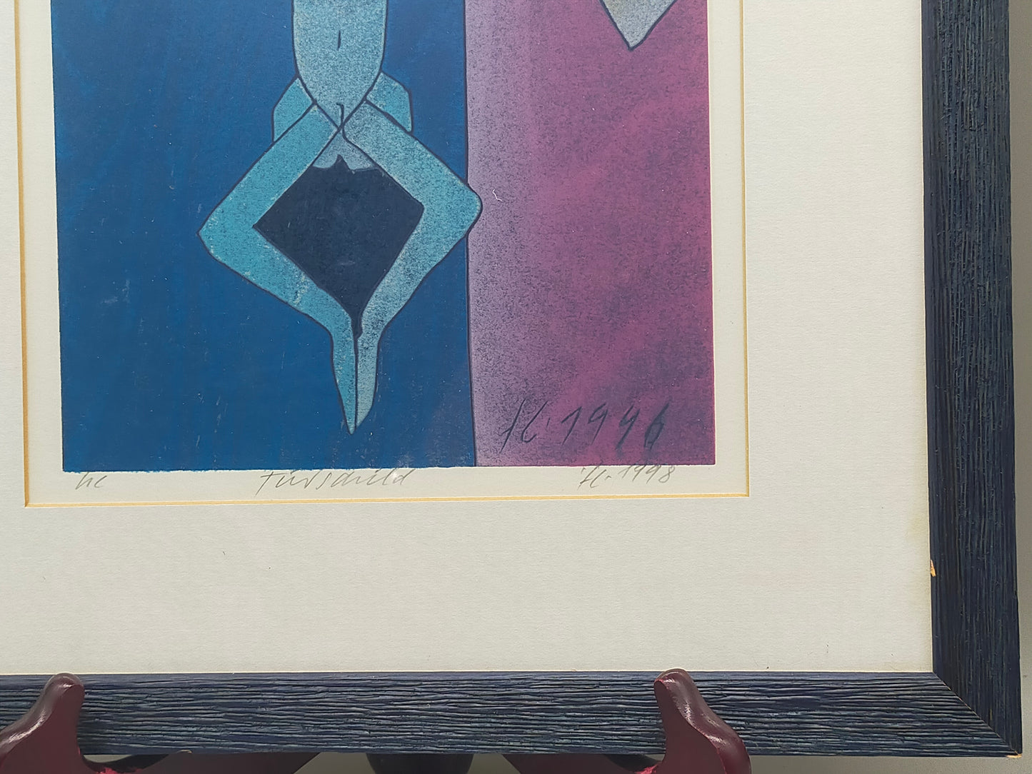 Moderner Kunstdruck "Fürwald" im Rahmen – Abstrakte Blau-Violette Figur - 1996