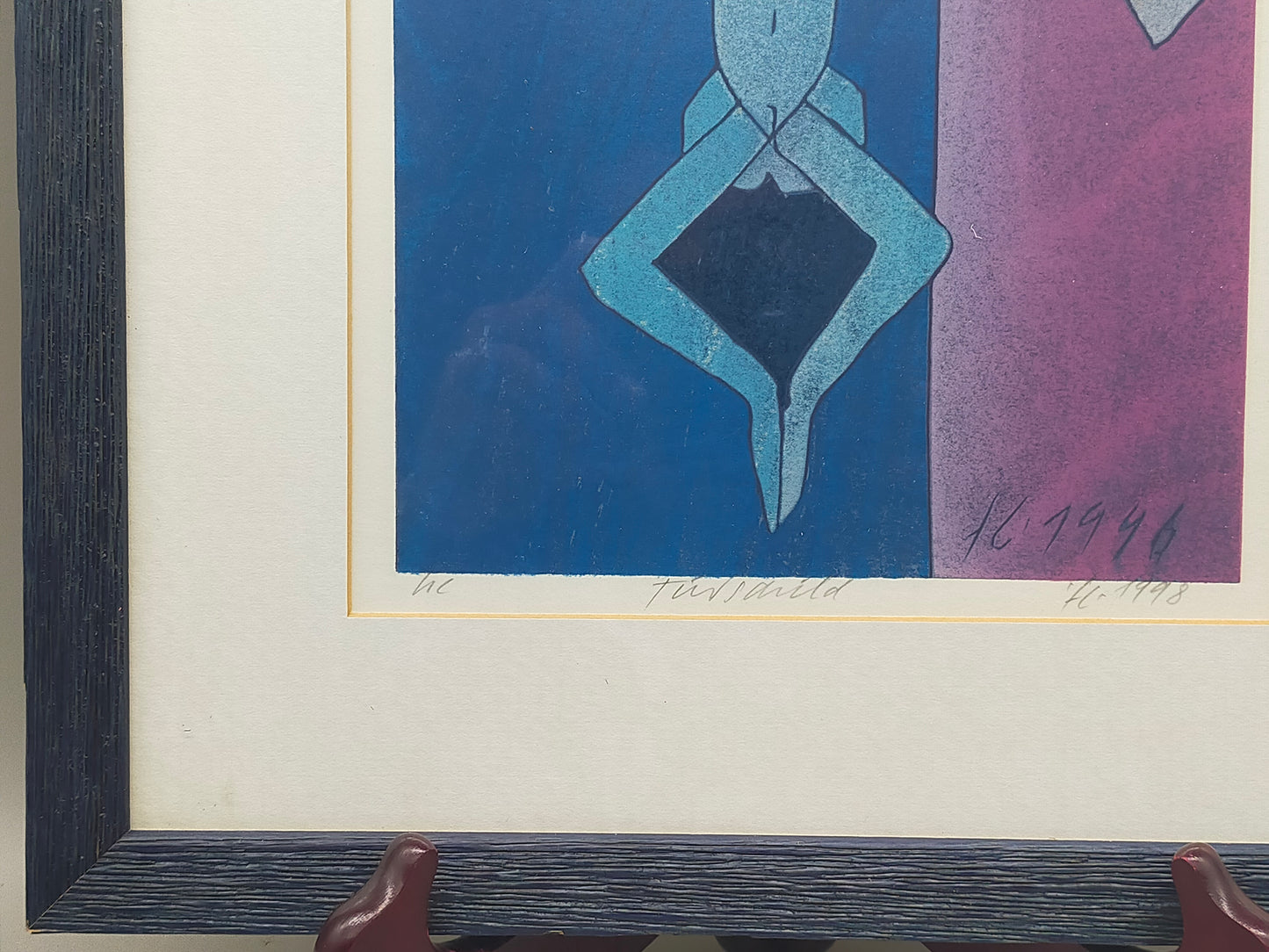 Moderner Kunstdruck "Fürwald" im Rahmen – Abstrakte Blau-Violette Figur - 1996