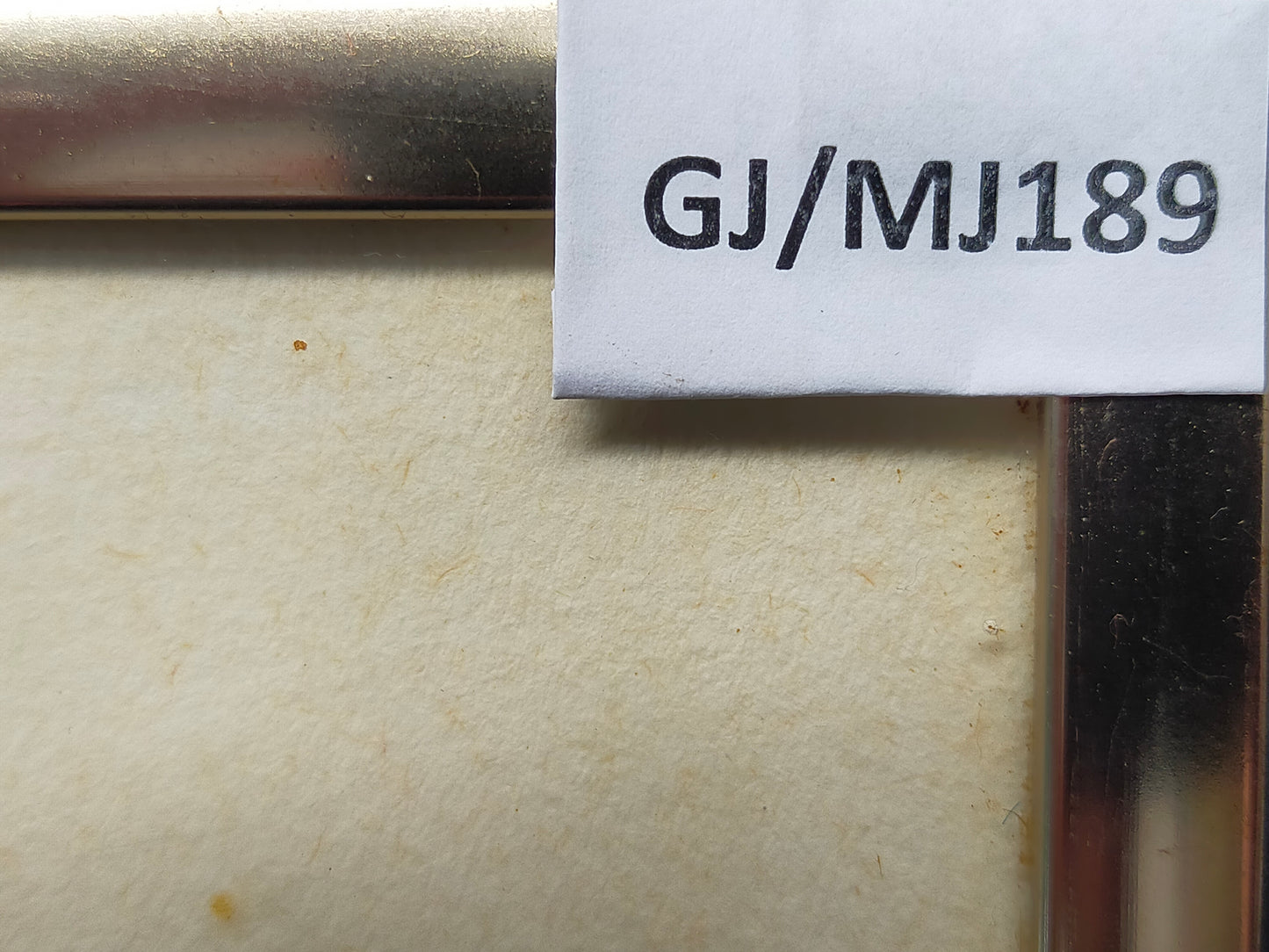 Original Zeichnung „Fallobst“ von 1982 – Handsigniertes Stillleben im Rahmen