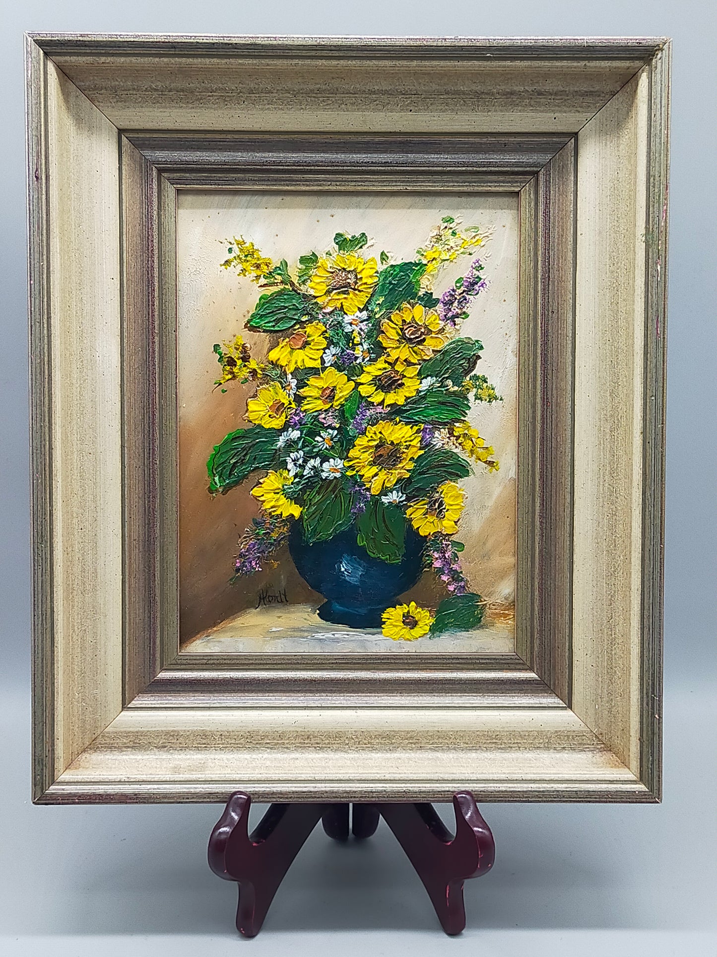 Charmantes Ölgemälde Sonnenblumen in Vase – Signiertes Blumenstillleben
