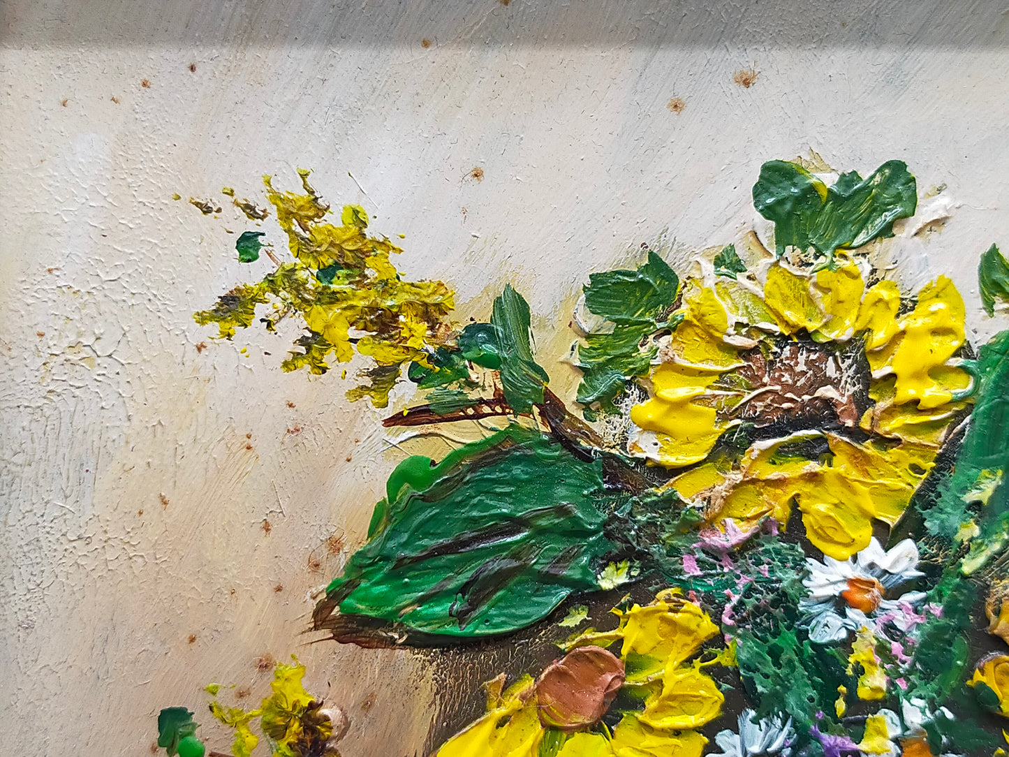 Charmantes Ölgemälde Sonnenblumen in Vase – Signiertes Blumenstillleben