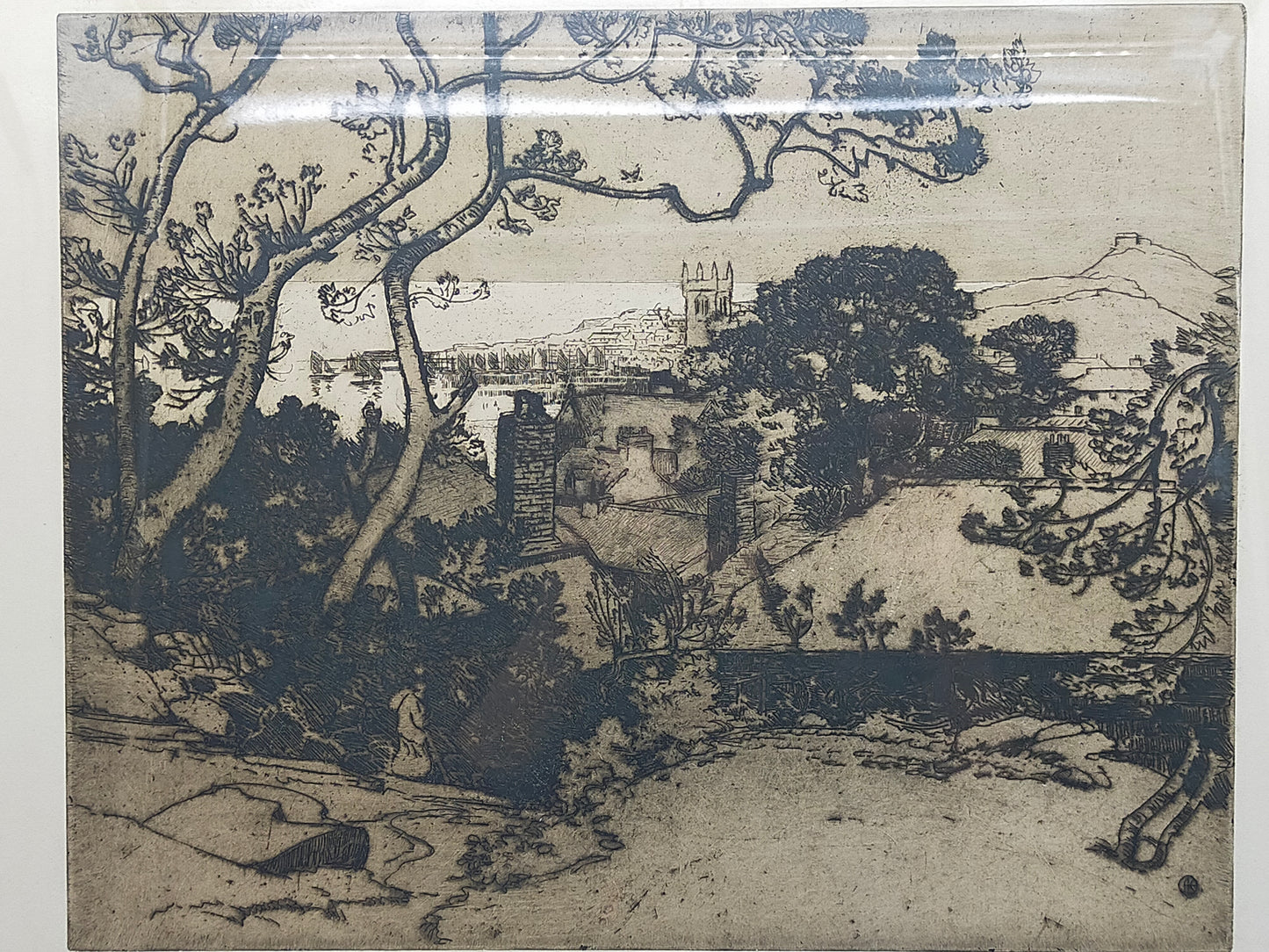 Signierte Radierung Küstenlandschaft – Klassische Grafik im Holzrahmen