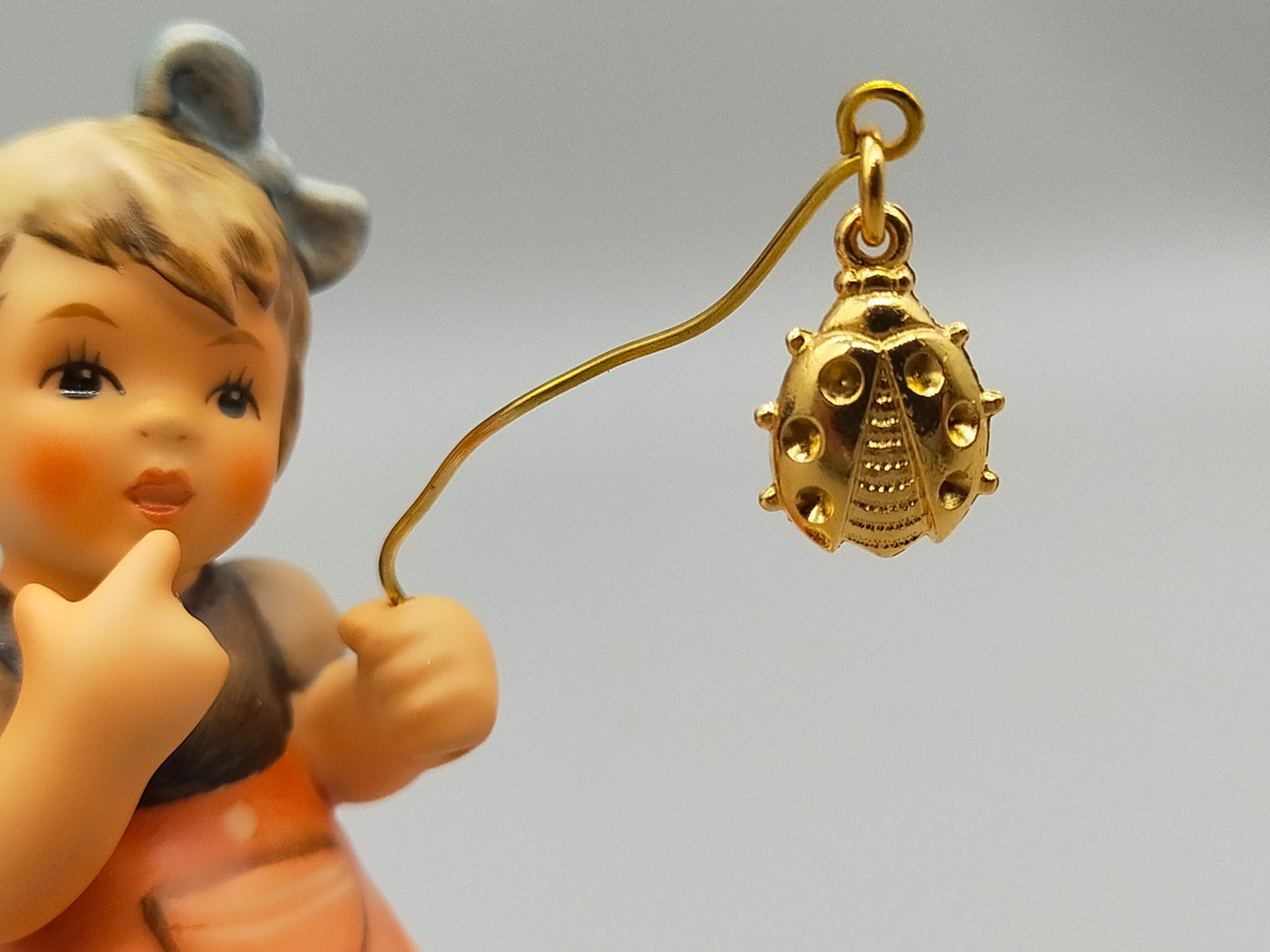 Exclusive - E : Goebel Hummel Figur Bring uns Glück Mit OVP und Zertifikat