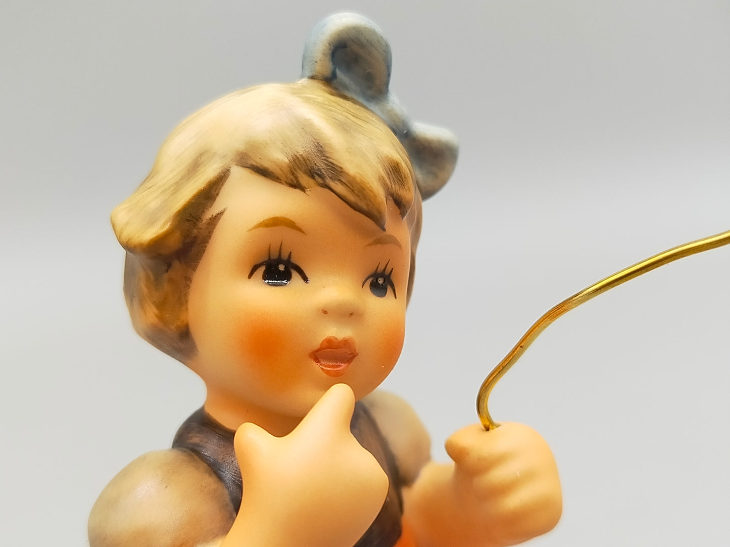Exclusive - E : Goebel Hummel Figur Bring uns Glück Mit OVP und Zertifikat