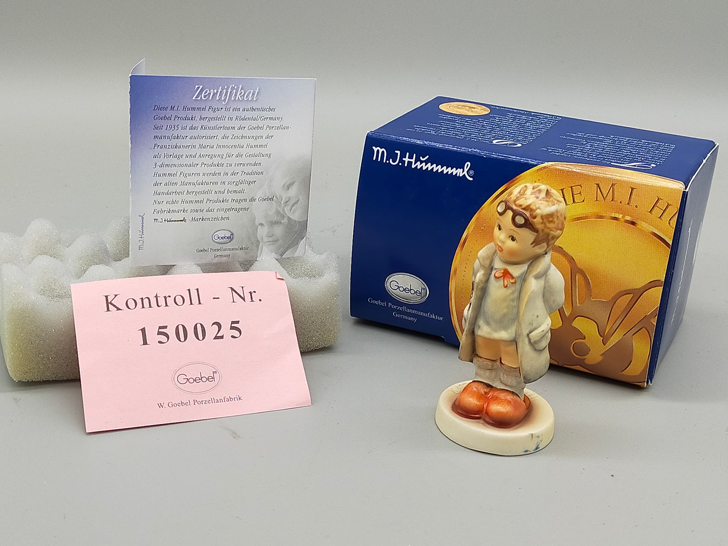 Goebel Hummel Figur "Puppendoktor" –  Mit Original Verpackung und Zertifikat