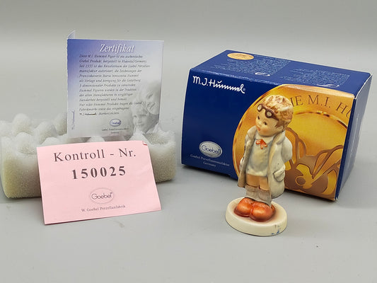 Goebel Hummel Figur "Puppendoktor" –  Mit Original Verpackung und Zertifikat