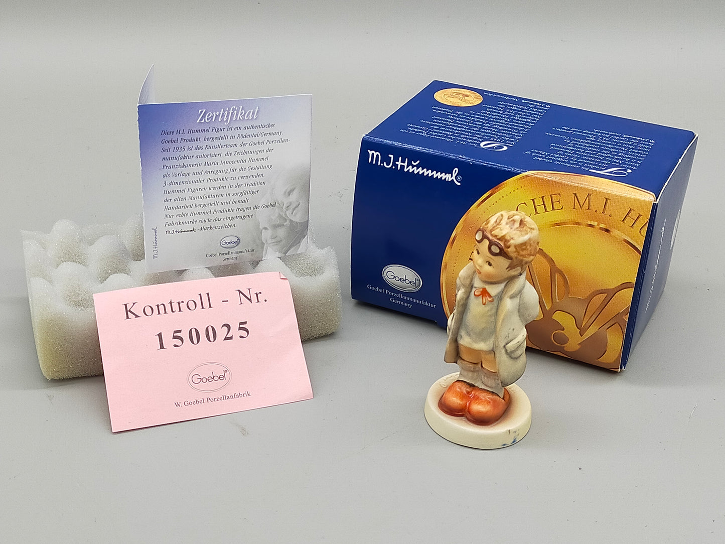 Goebel Hummel Figur "Puppendoktor" –  Mit Original Verpackung und Zertifikat