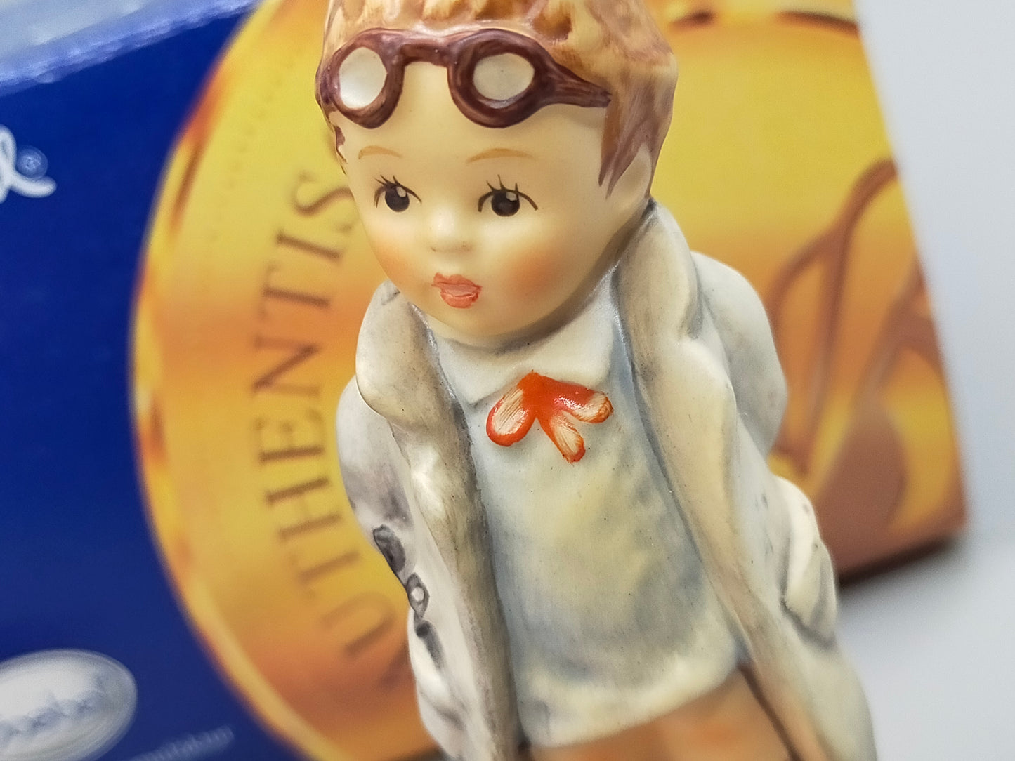 Goebel Hummel Figur "Puppendoktor" –  Mit Original Verpackung und Zertifikat