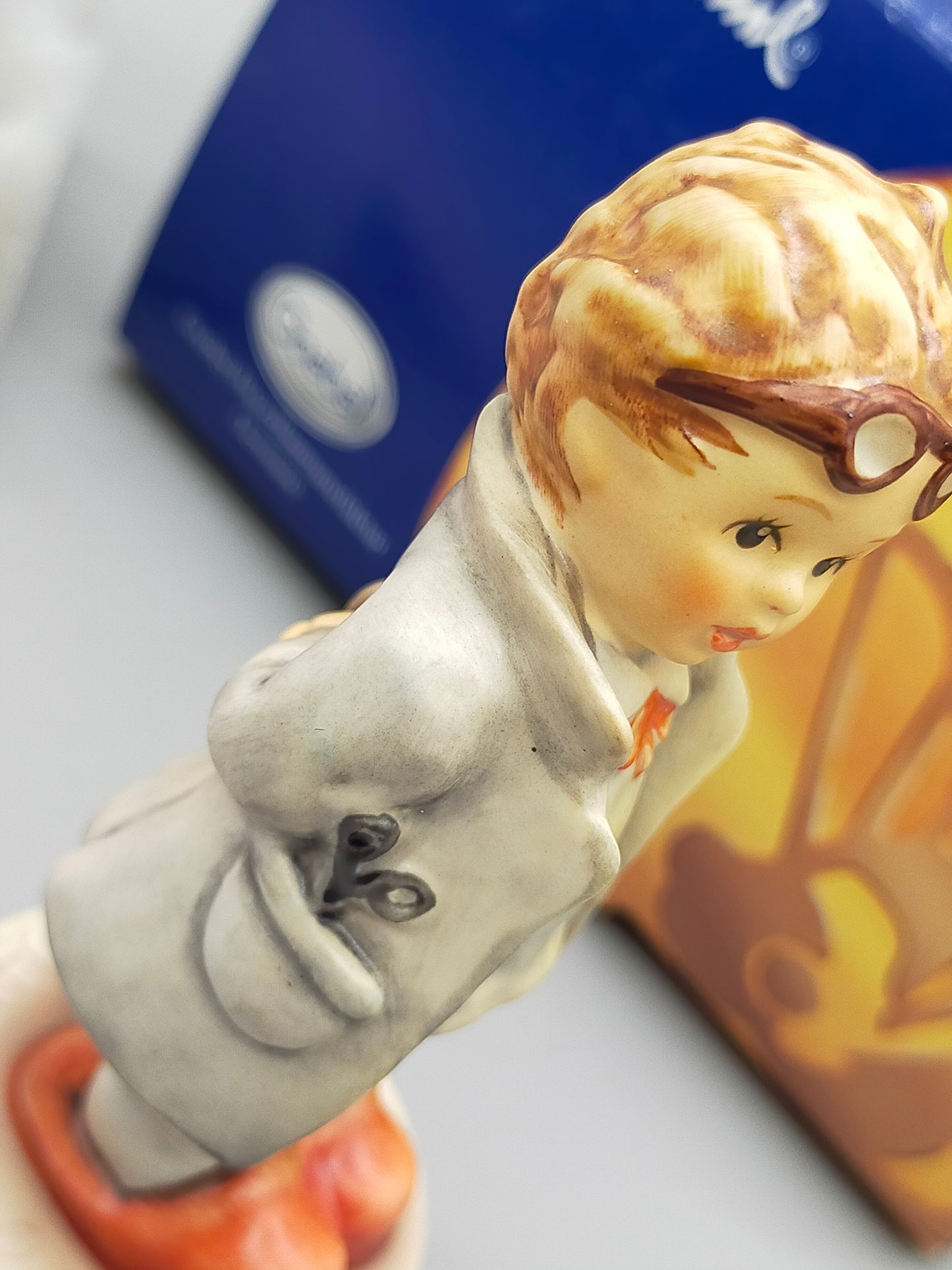 Goebel Hummel Figur "Puppendoktor" –  Mit Original Verpackung und Zertifikat