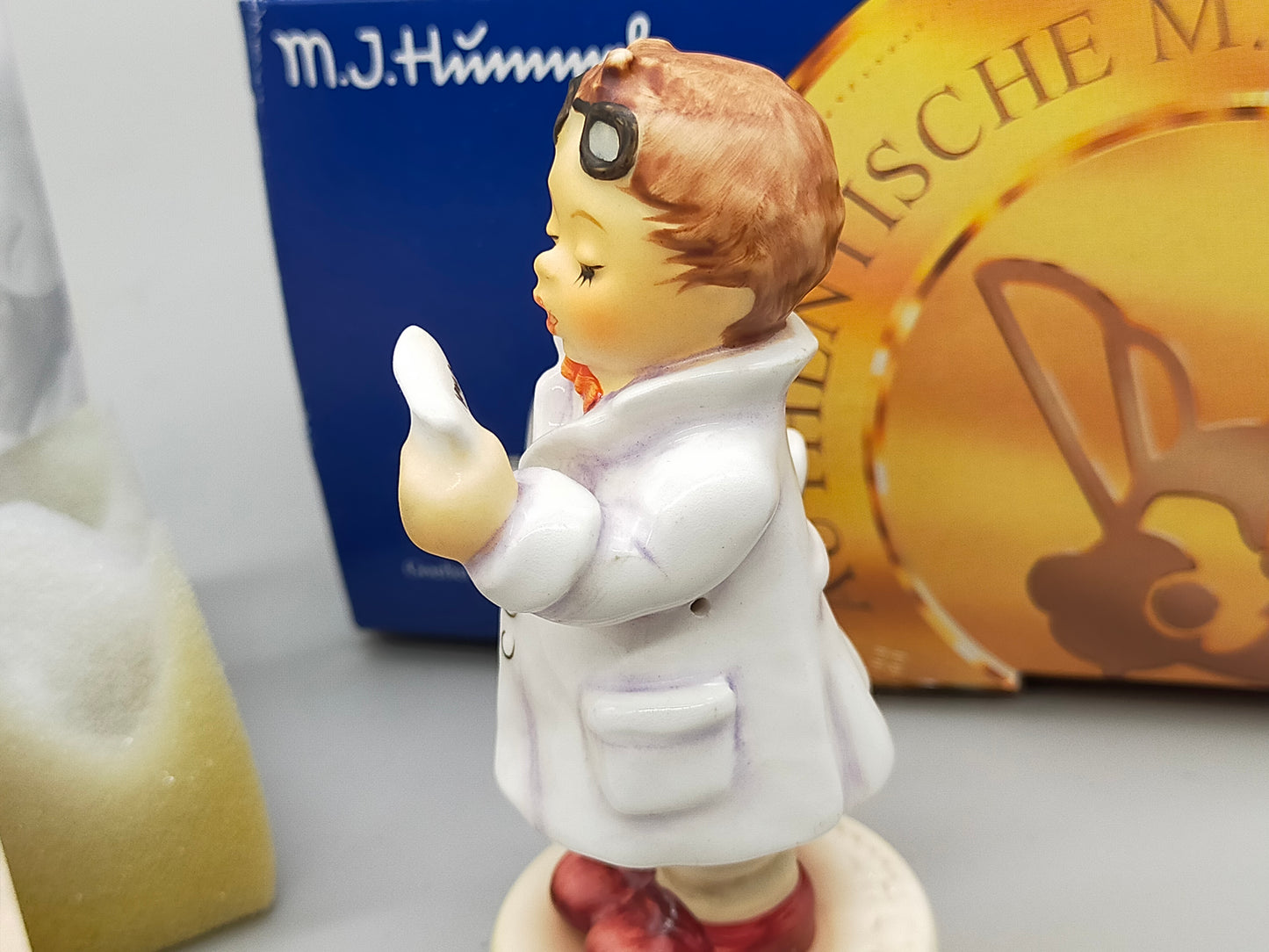 Goebel Hummel Figur "Der Apotheker" – Mit Original Verpackung und Zertifikat