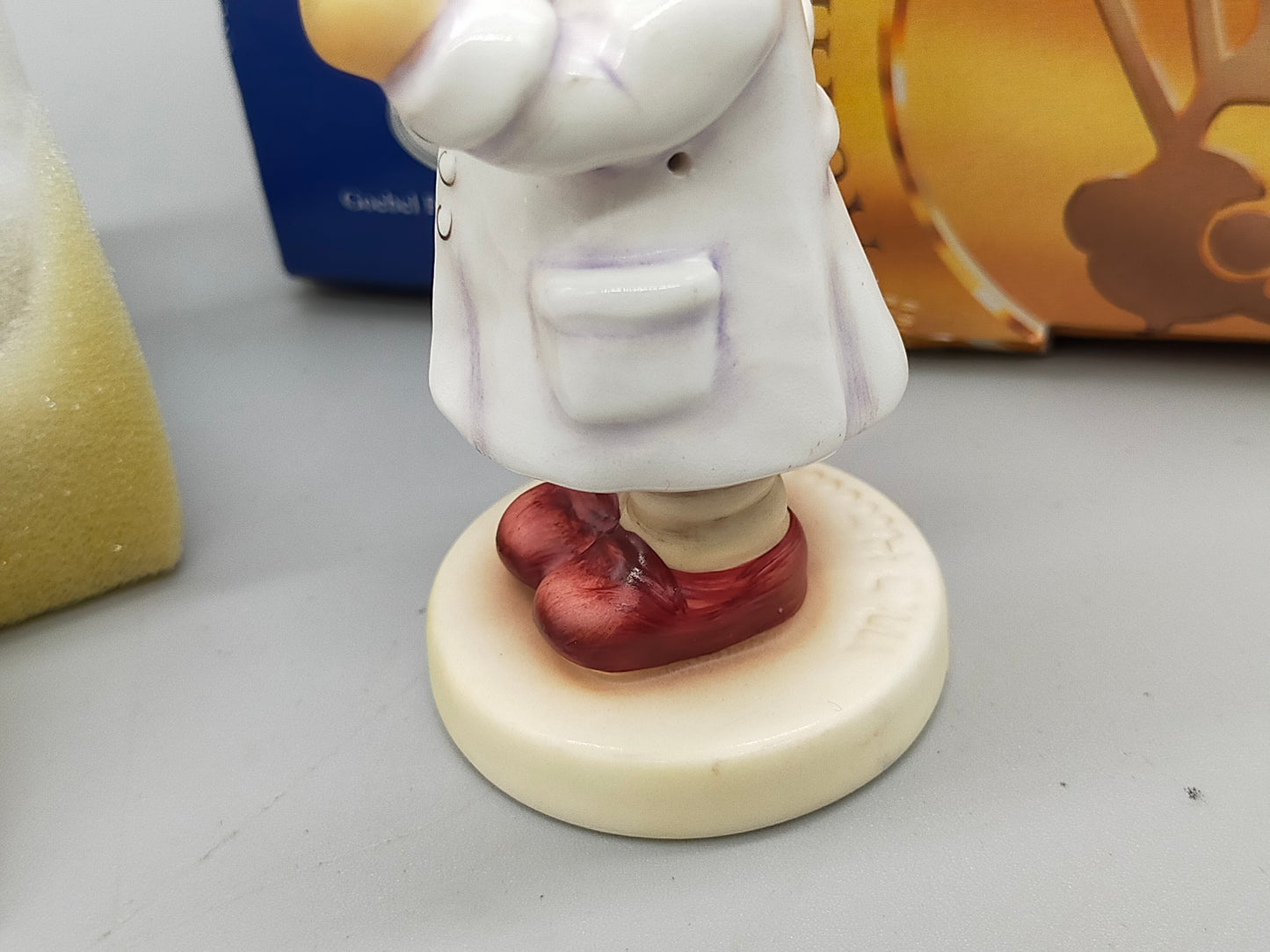 Goebel Hummel Figur "Der Apotheker" – Mit Original Verpackung und Zertifikat