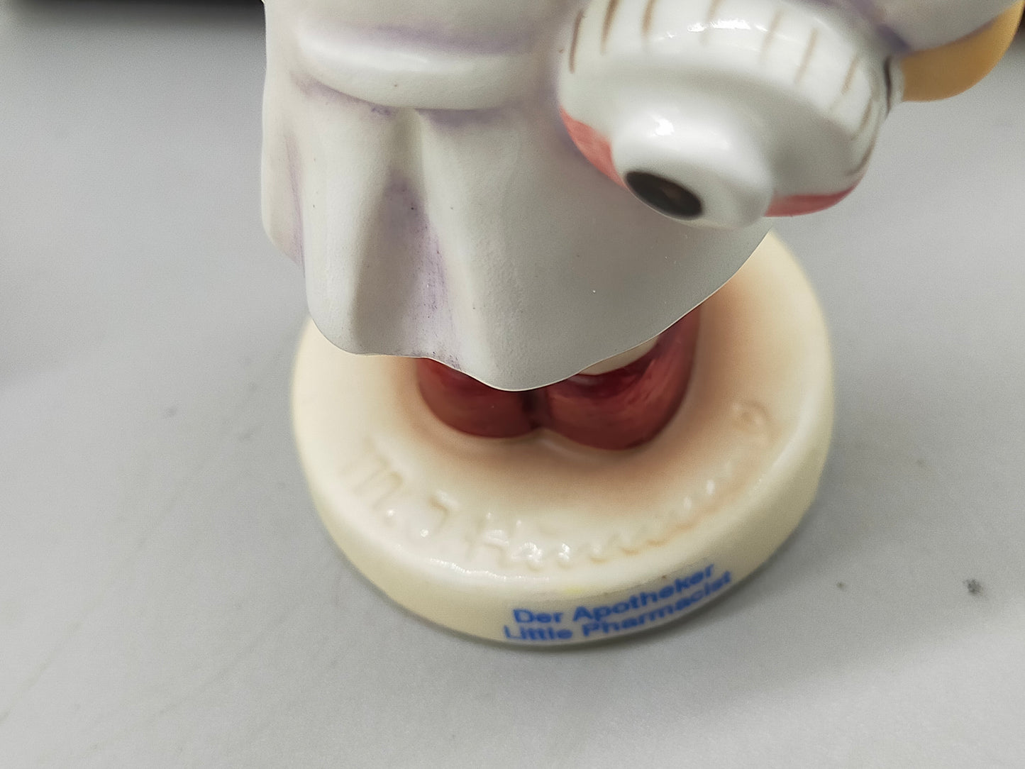 Goebel Hummel Figur "Der Apotheker" – Mit Original Verpackung und Zertifikat