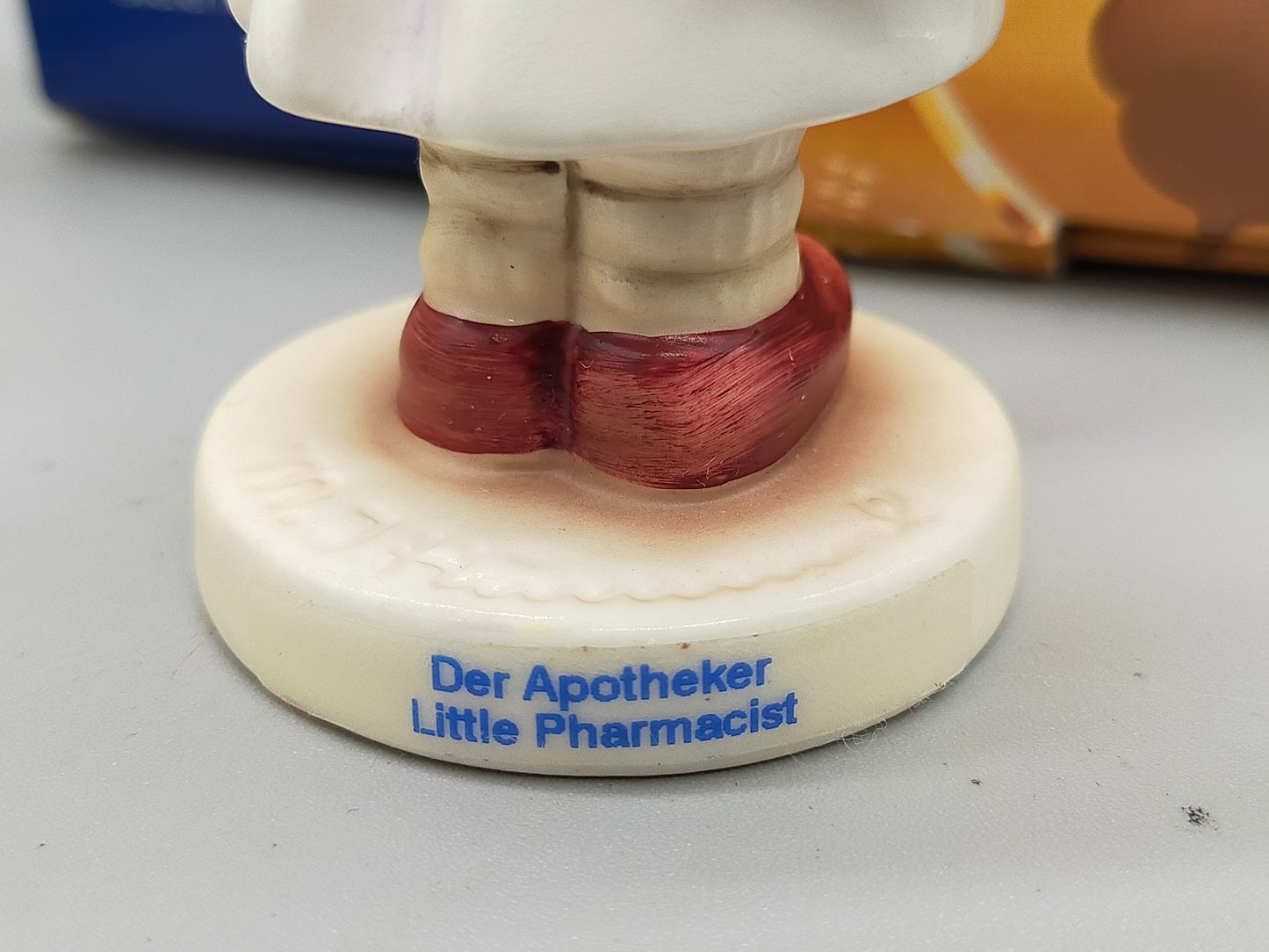 Goebel Hummel Figur "Der Apotheker" – Mit Original Verpackung und Zertifikat