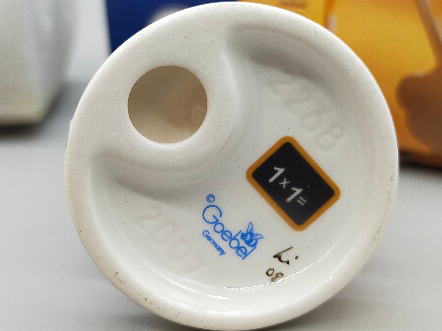 Goebel Hummel Figur "Fräulein Lehrerin" – Mit Original Verpackung und Zertifikat
