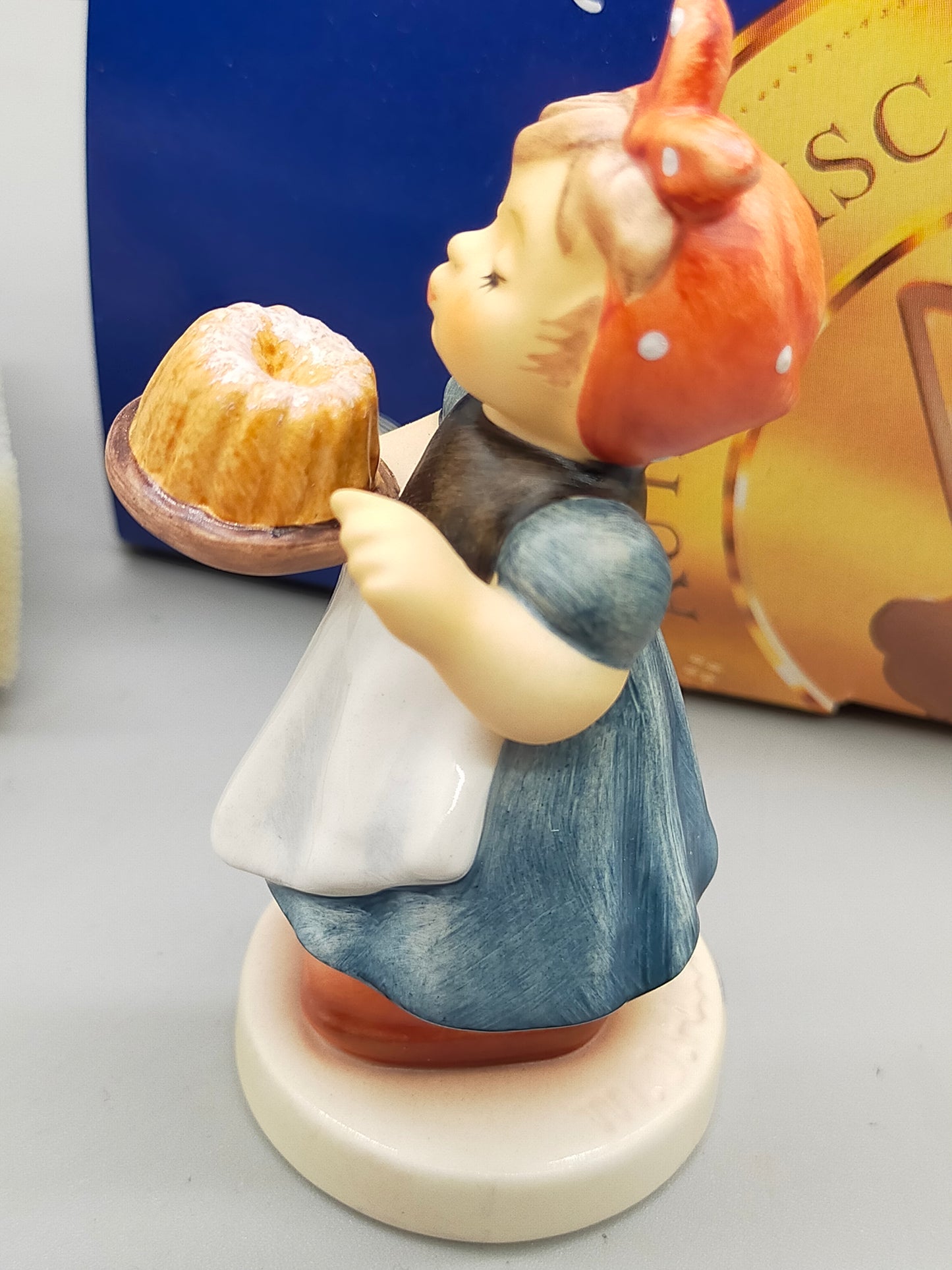 Goebel Hummel Figur Bäckersfrau Proud Baker Mit OVP und Zertifikat