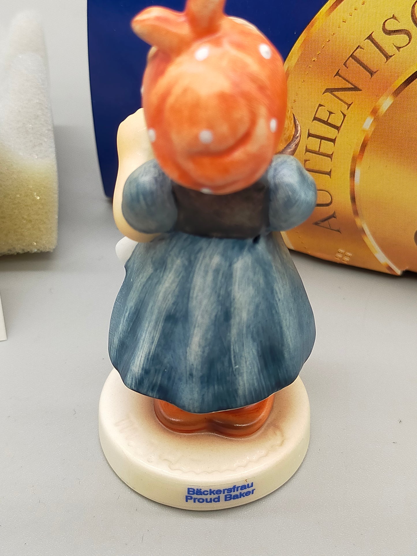 Goebel Hummel Figur Bäckersfrau Proud Baker Mit OVP und Zertifikat