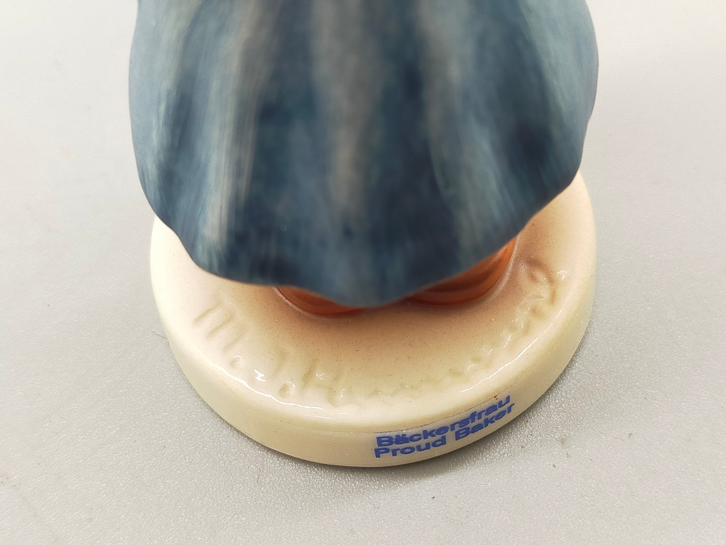 Goebel Hummel Figur Bäckersfrau Proud Baker Mit OVP und Zertifikat