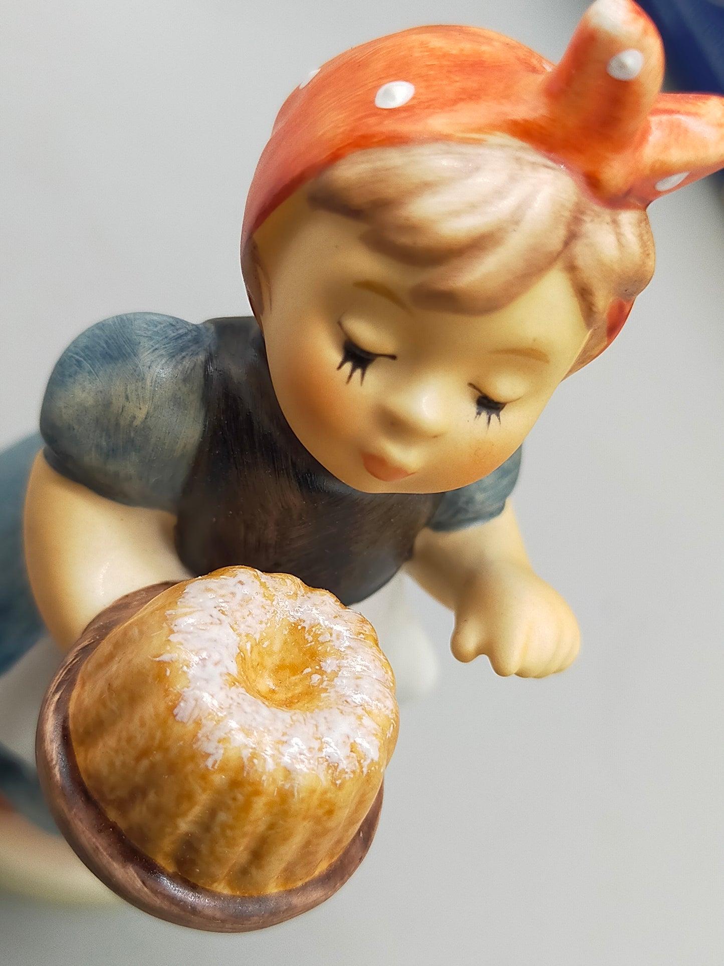 Goebel Hummel Figur Bäckersfrau Proud Baker Mit OVP und Zertifikat