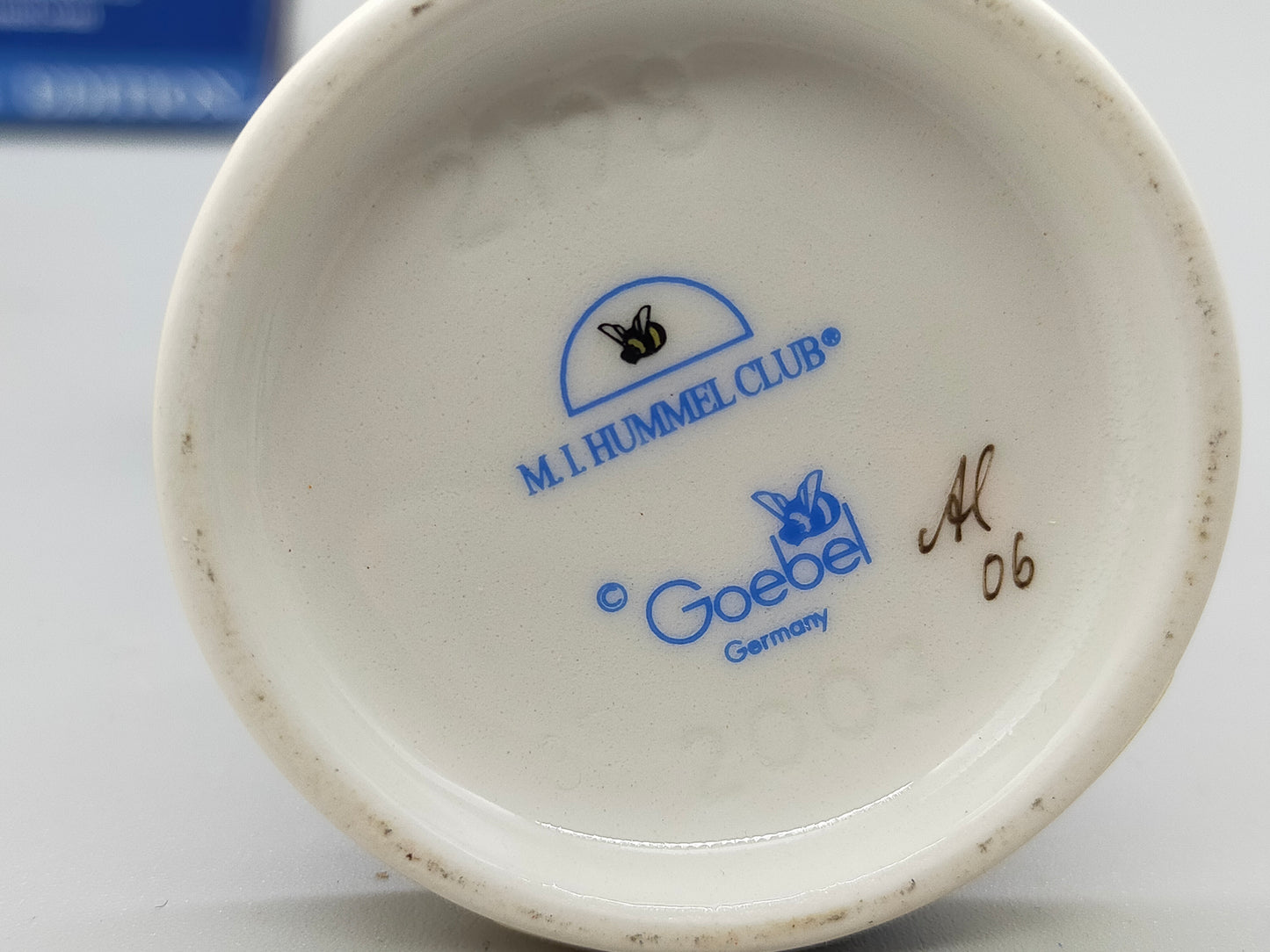 Goebel Hummel Figur "Dirigentin Melody" – Mit Original Verpackung und Zertifikat