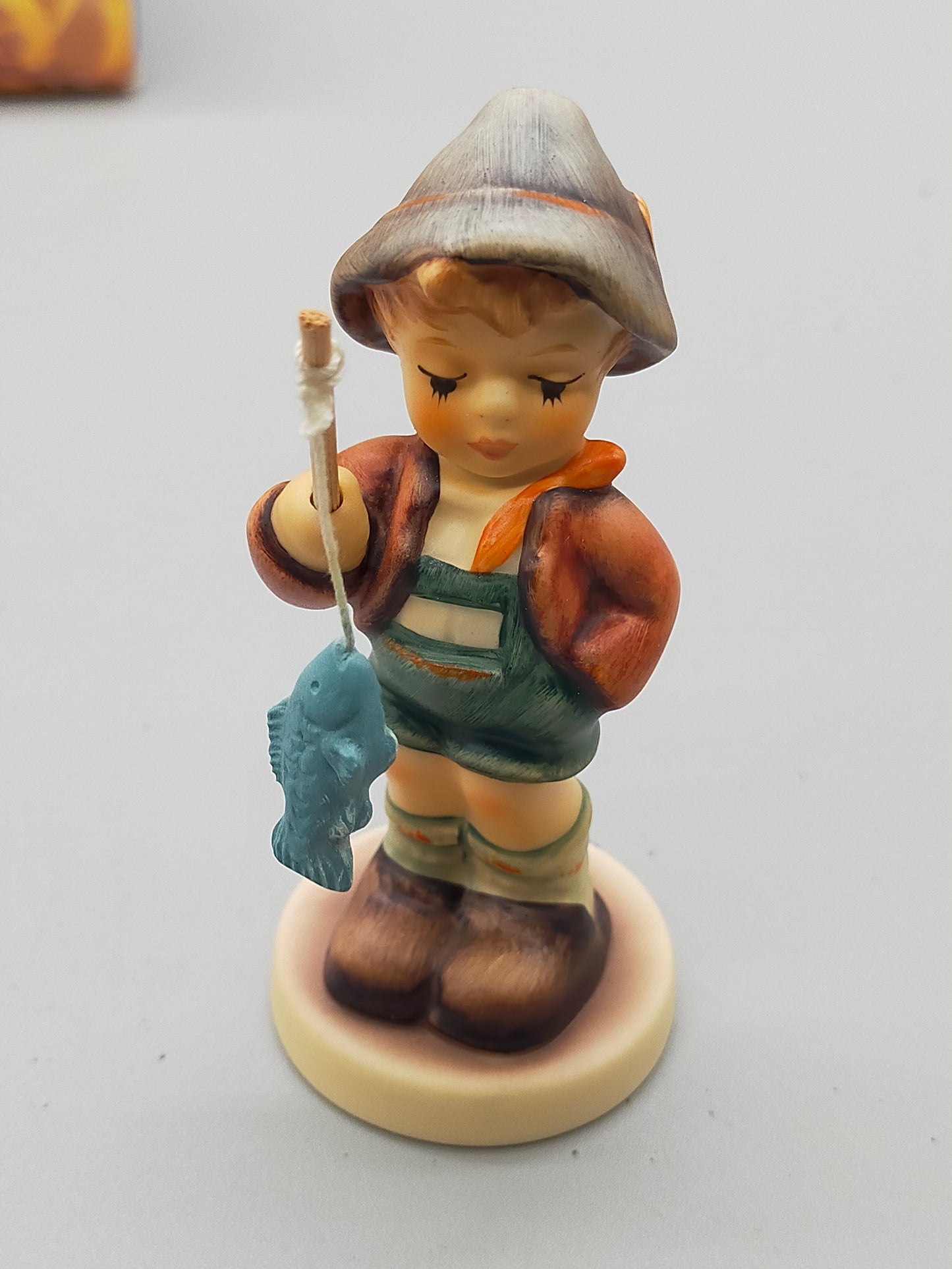 Goebel Hummel Figur "Nachwuchsangler" – Mit Original Verpackung und Zertifikat