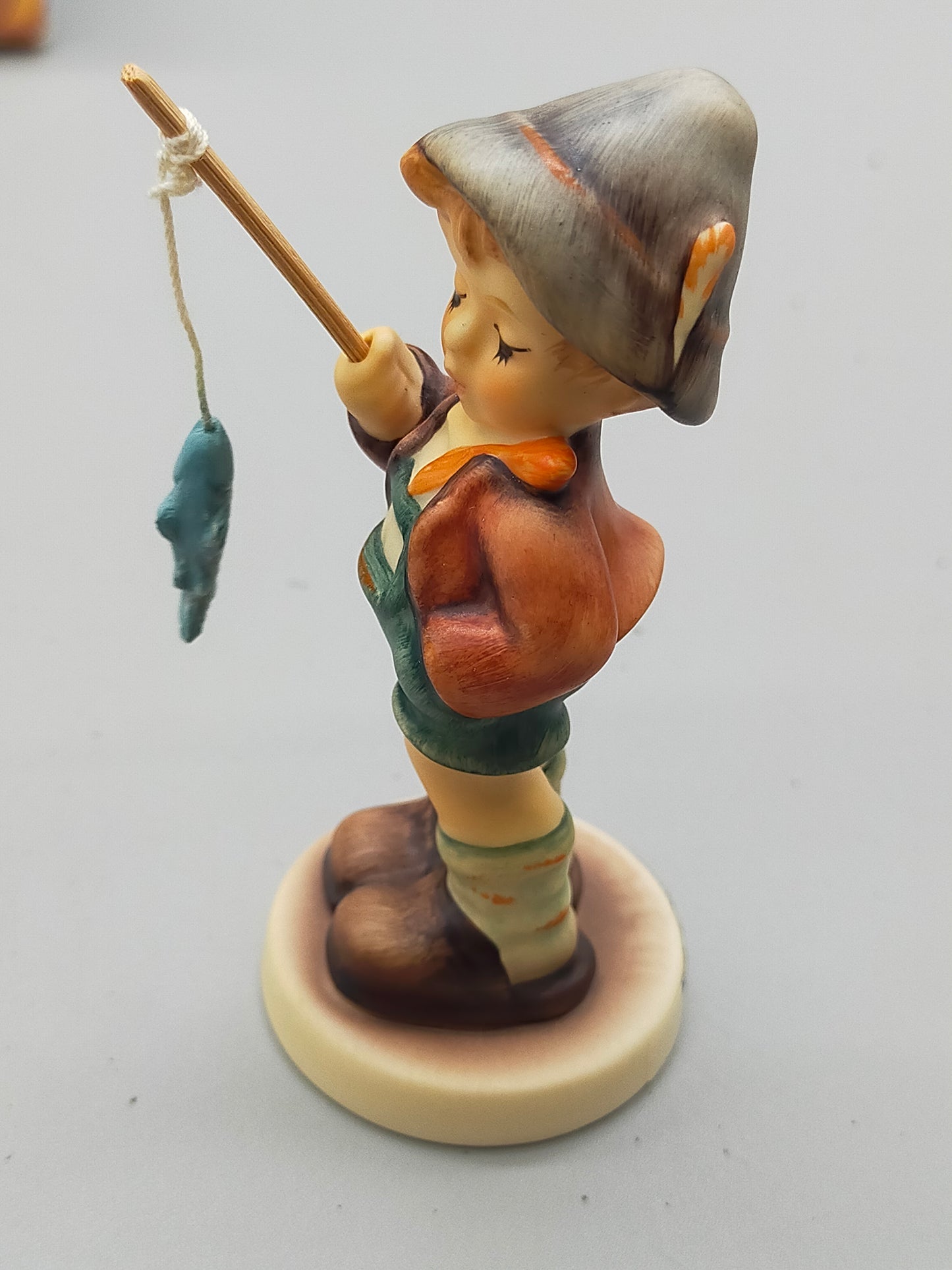 Goebel Hummel Figur "Nachwuchsangler" – Mit Original Verpackung und Zertifikat