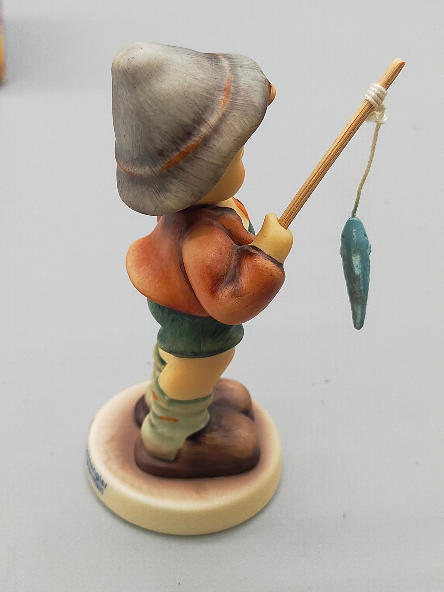 Goebel Hummel Figur "Nachwuchsangler" – Mit Original Verpackung und Zertifikat