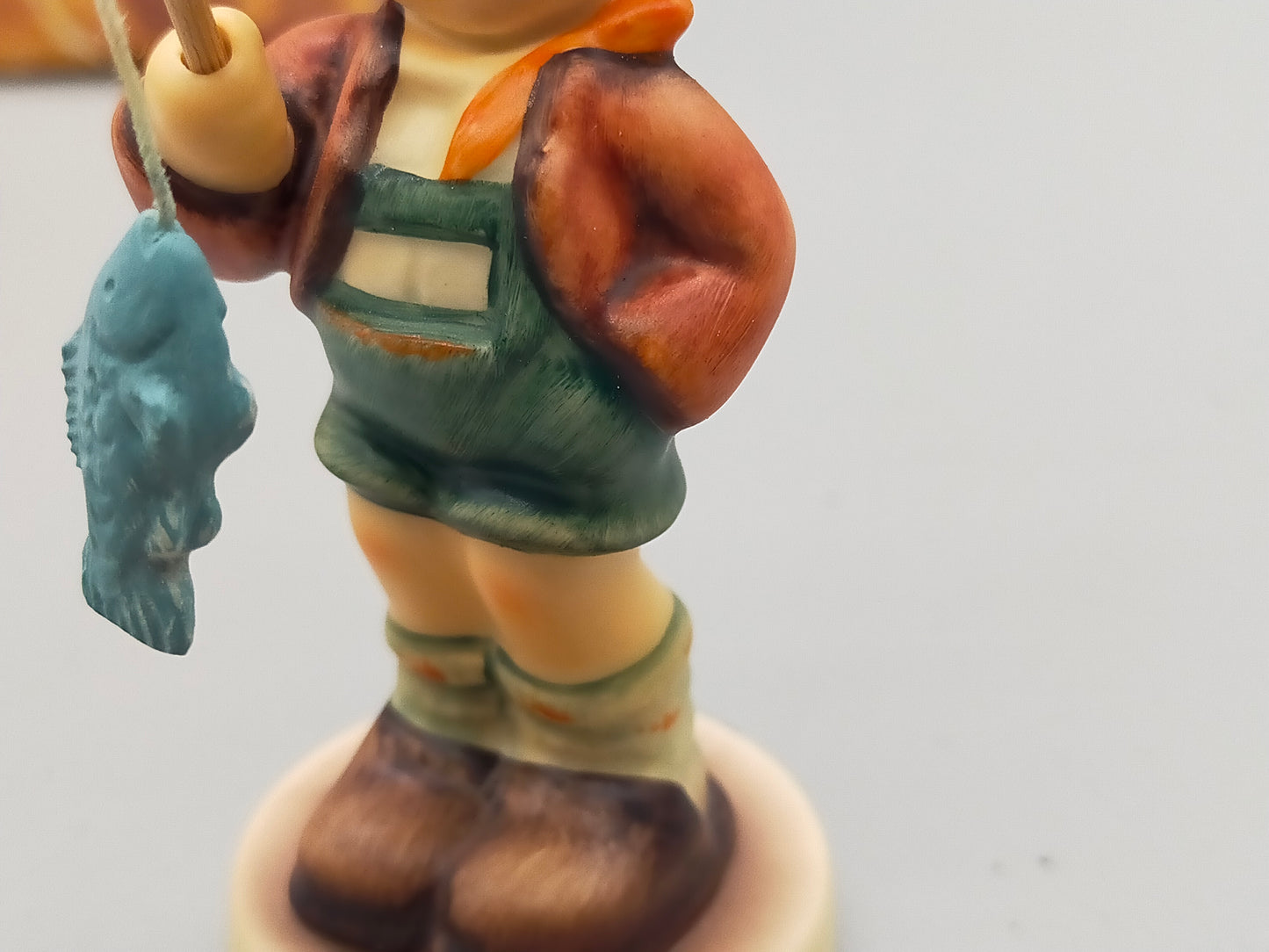 Goebel Hummel Figur "Nachwuchsangler" – Mit Original Verpackung und Zertifikat