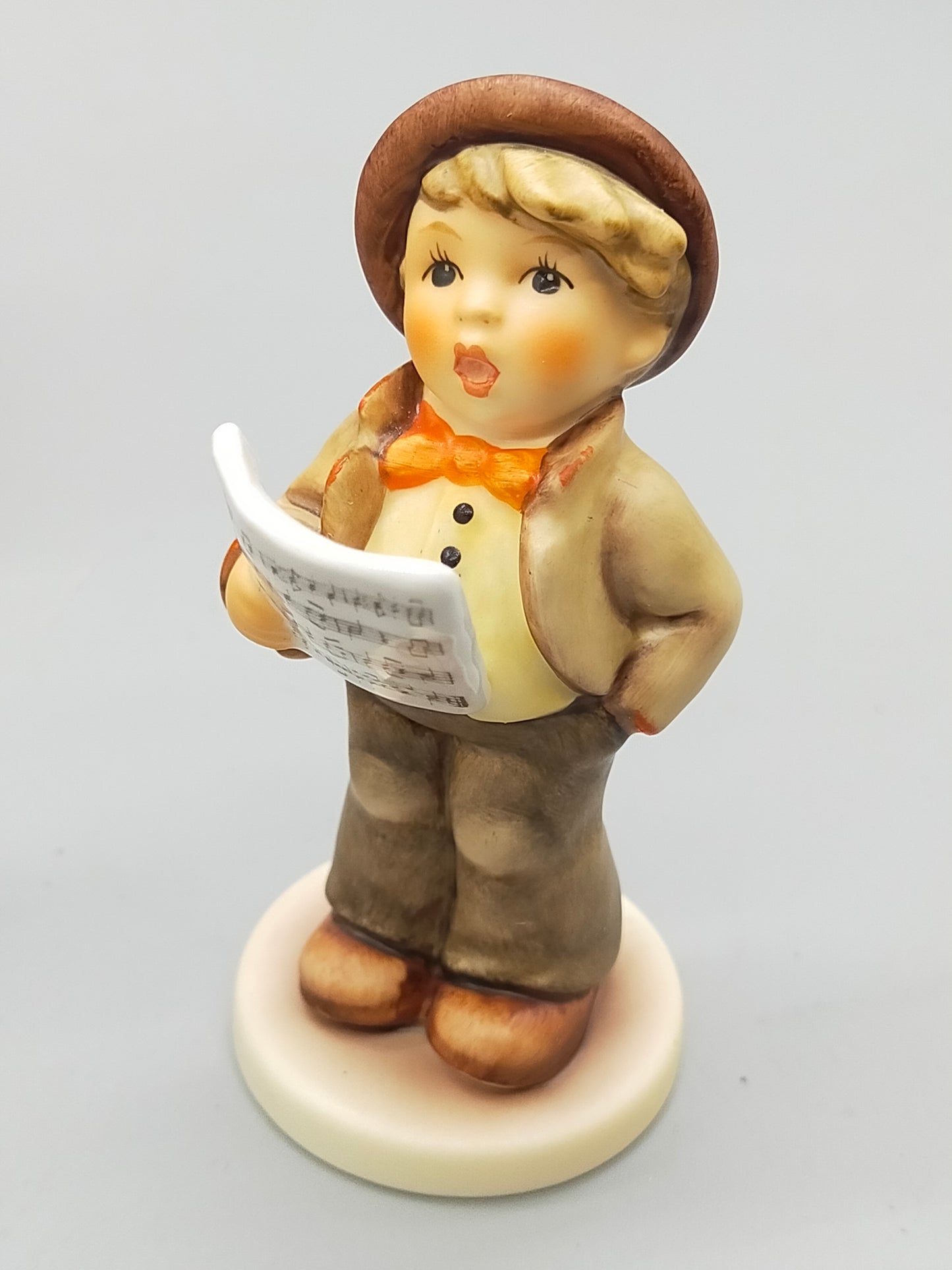 Goebel Hummel Figur "Fescher Sänger" – Mit Original Verpackung und Zertifikat