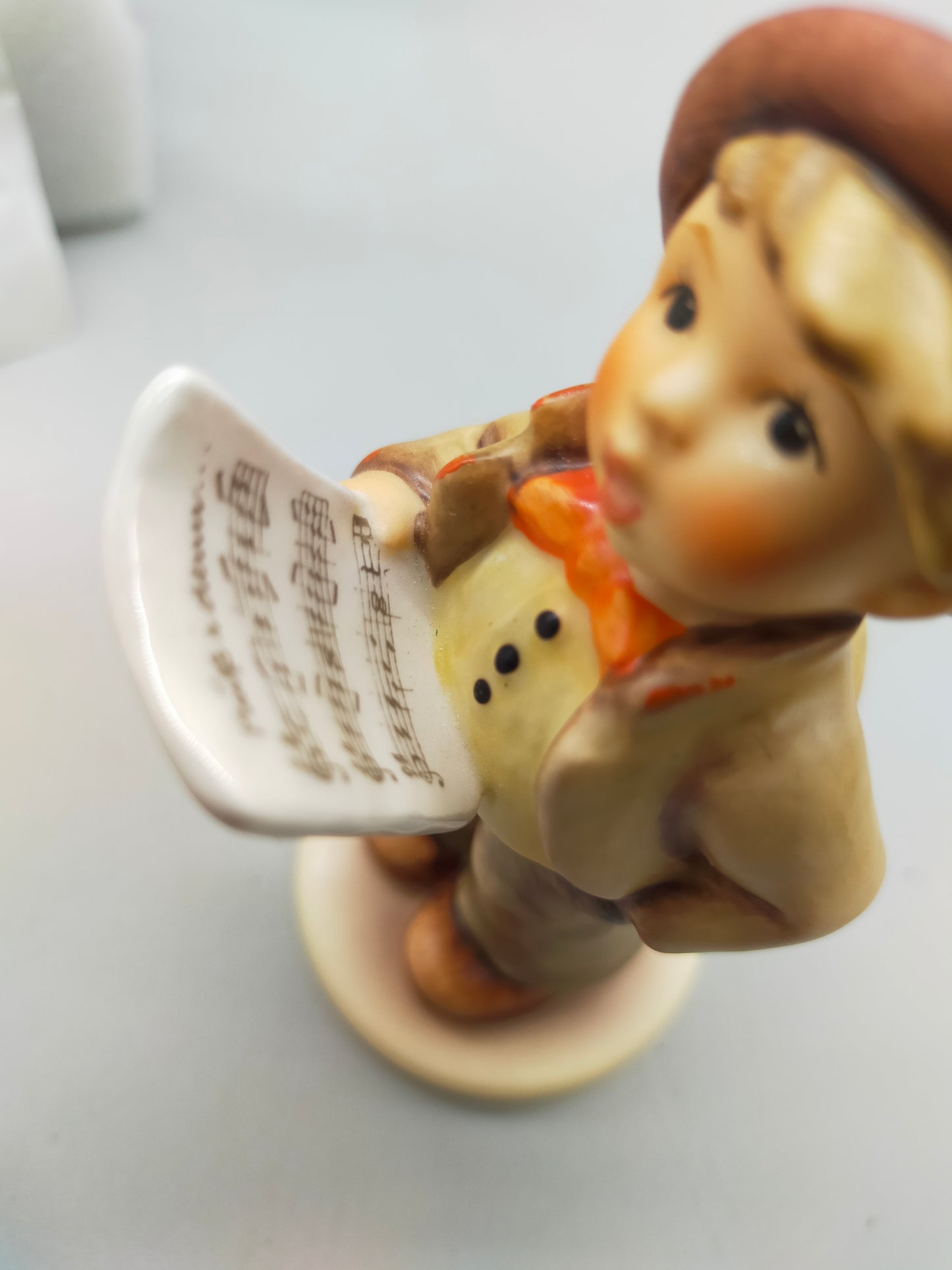 Goebel Hummel Figur "Fescher Sänger" – Mit Original Verpackung und Zertifikat