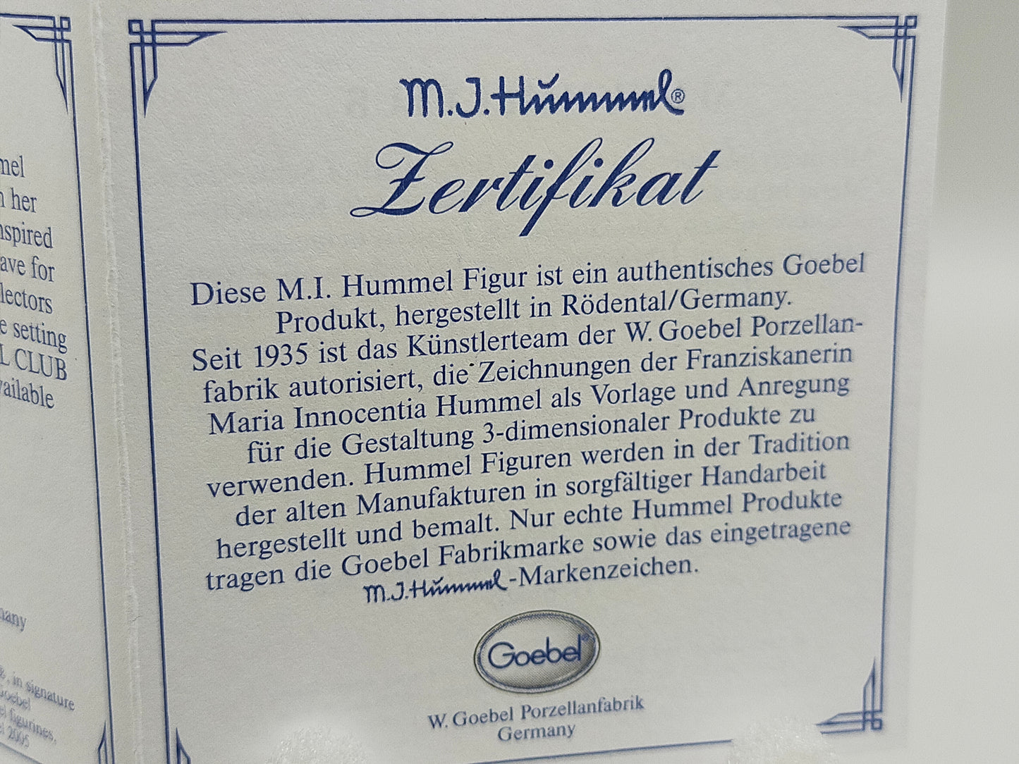 Goebel Hummel Figur "Fescher Sänger" – Mit Original Verpackung und Zertifikat
