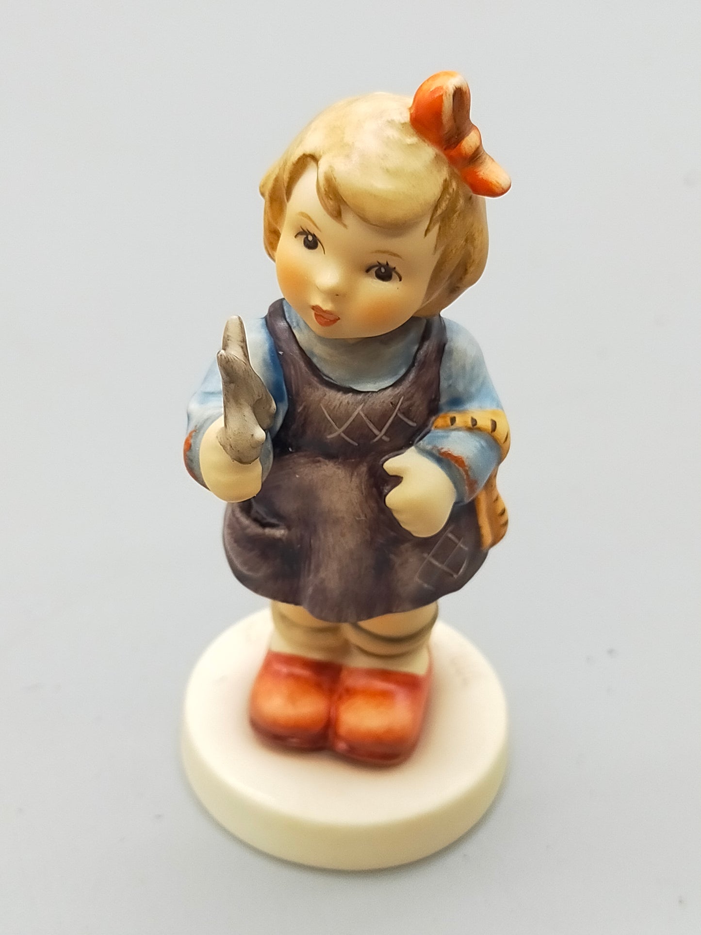 Goebel Hummel Figur "Schneiderin" – Mit Original Verpackung und Zertifikat