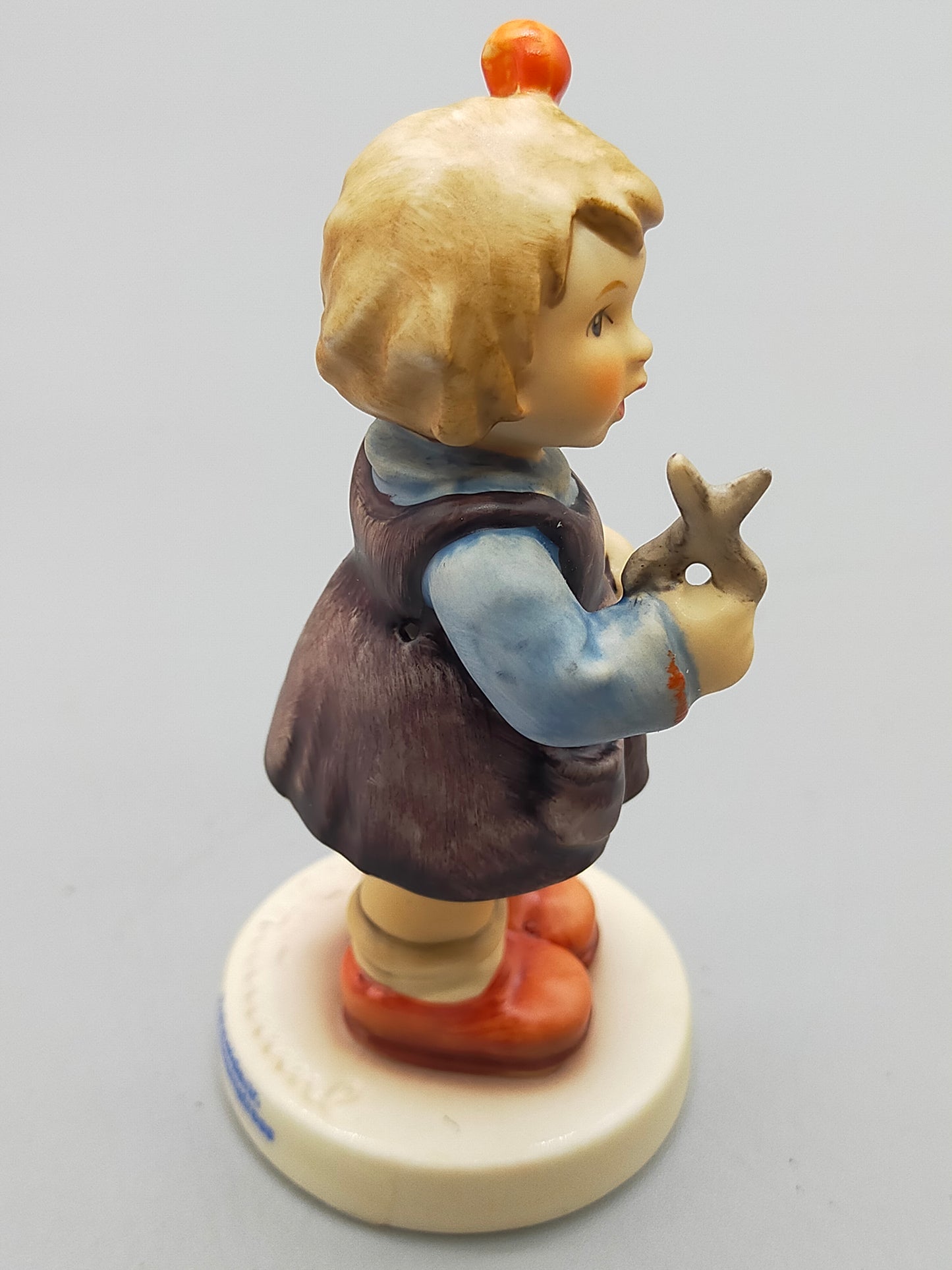 Goebel Hummel Figur "Schneiderin" – Mit Original Verpackung und Zertifikat