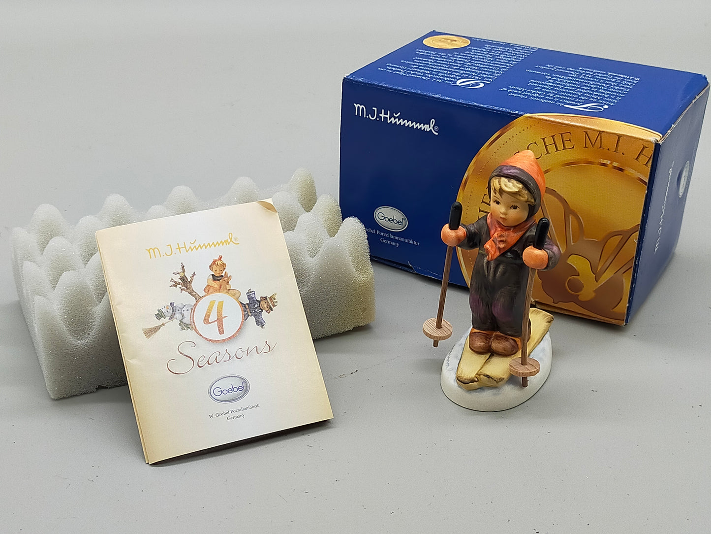 Goebel Hummel Figur "Ski-Heil / Skier" – Mit Original Verpackung