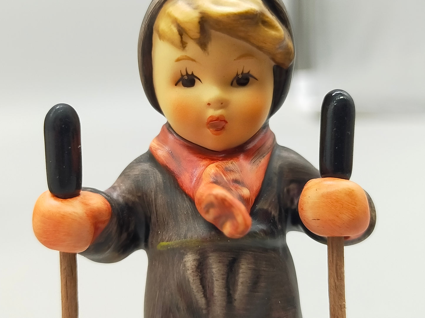 Goebel Hummel Figur "Ski-Heil / Skier" – Mit Original Verpackung