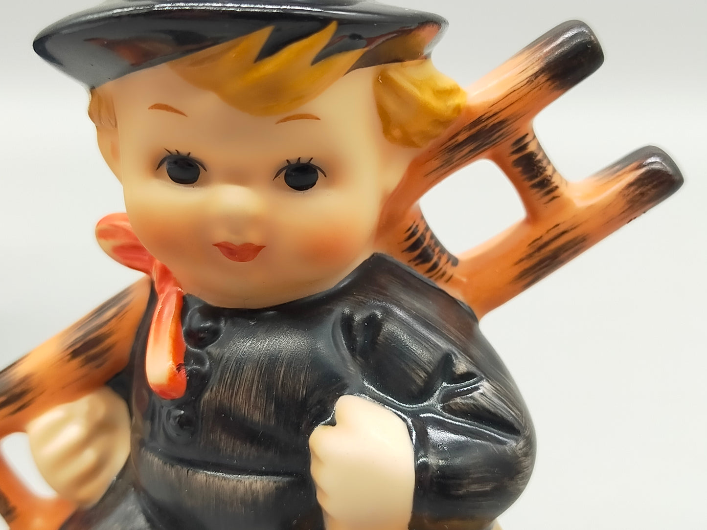 Goebel Hummel Figur "Schornsteinfeger" – Mit OriginalVerpackung und Zertifikat