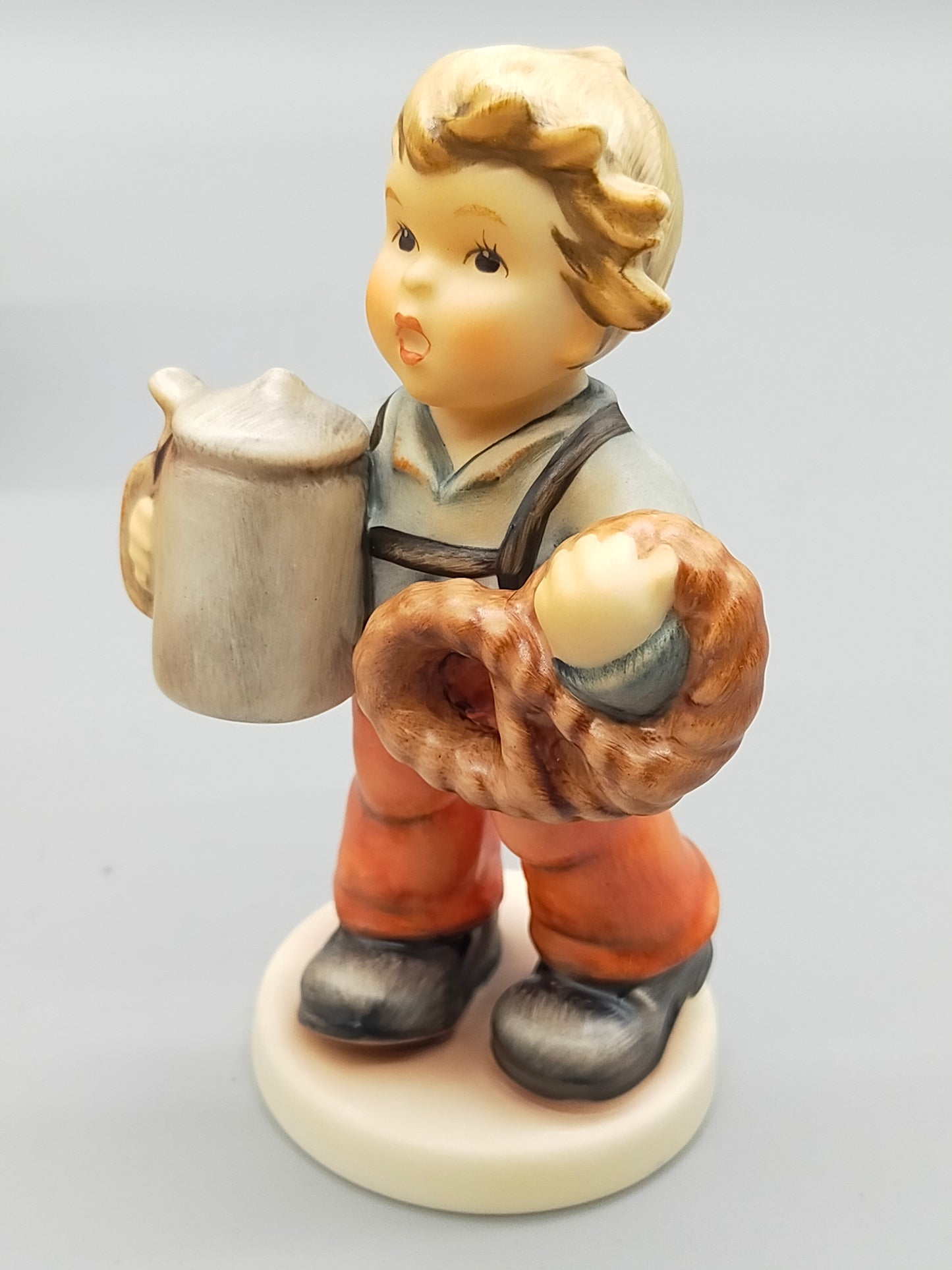 Goebel Hummel Figur "Frisch gezapft" – Mit Original Verpackung und Zertifikat