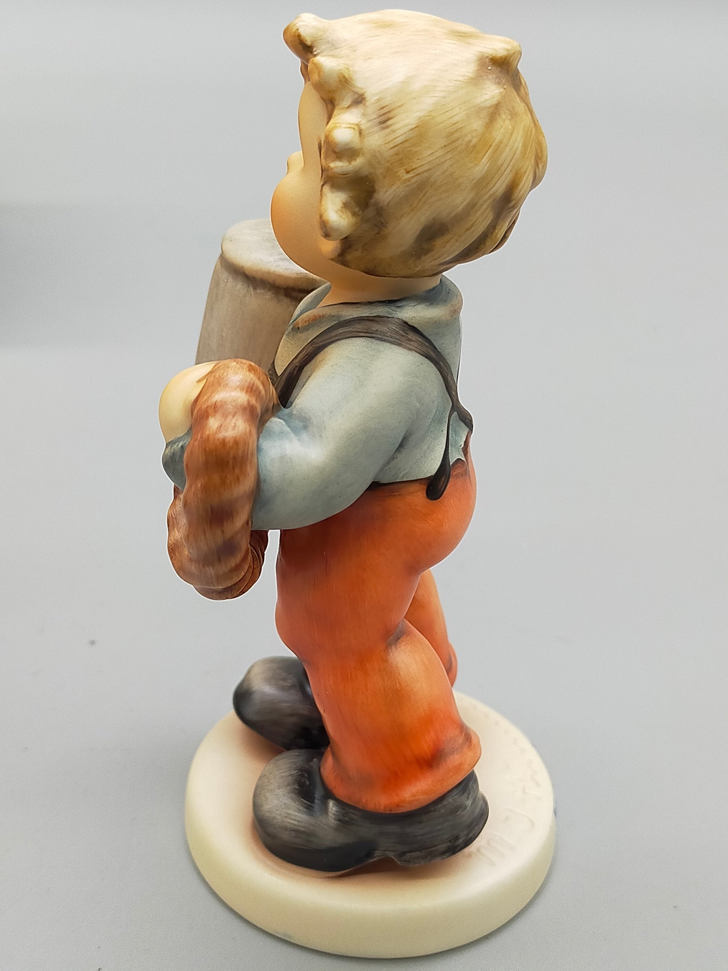 Goebel Hummel Figur "Frisch gezapft" – Mit Original Verpackung und Zertifikat