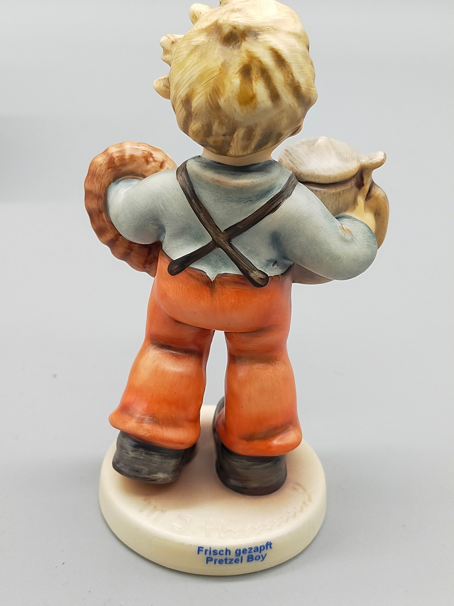 Goebel Hummel Figur "Frisch gezapft" – Mit Original Verpackung und Zertifikat