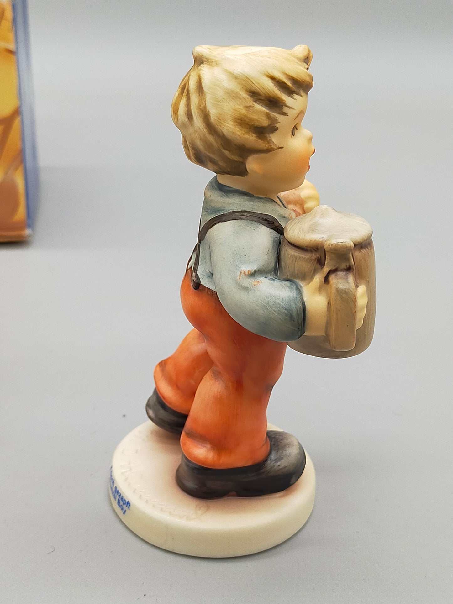 Goebel Hummel Figur "Frisch gezapft" – Mit Original Verpackung und Zertifikat