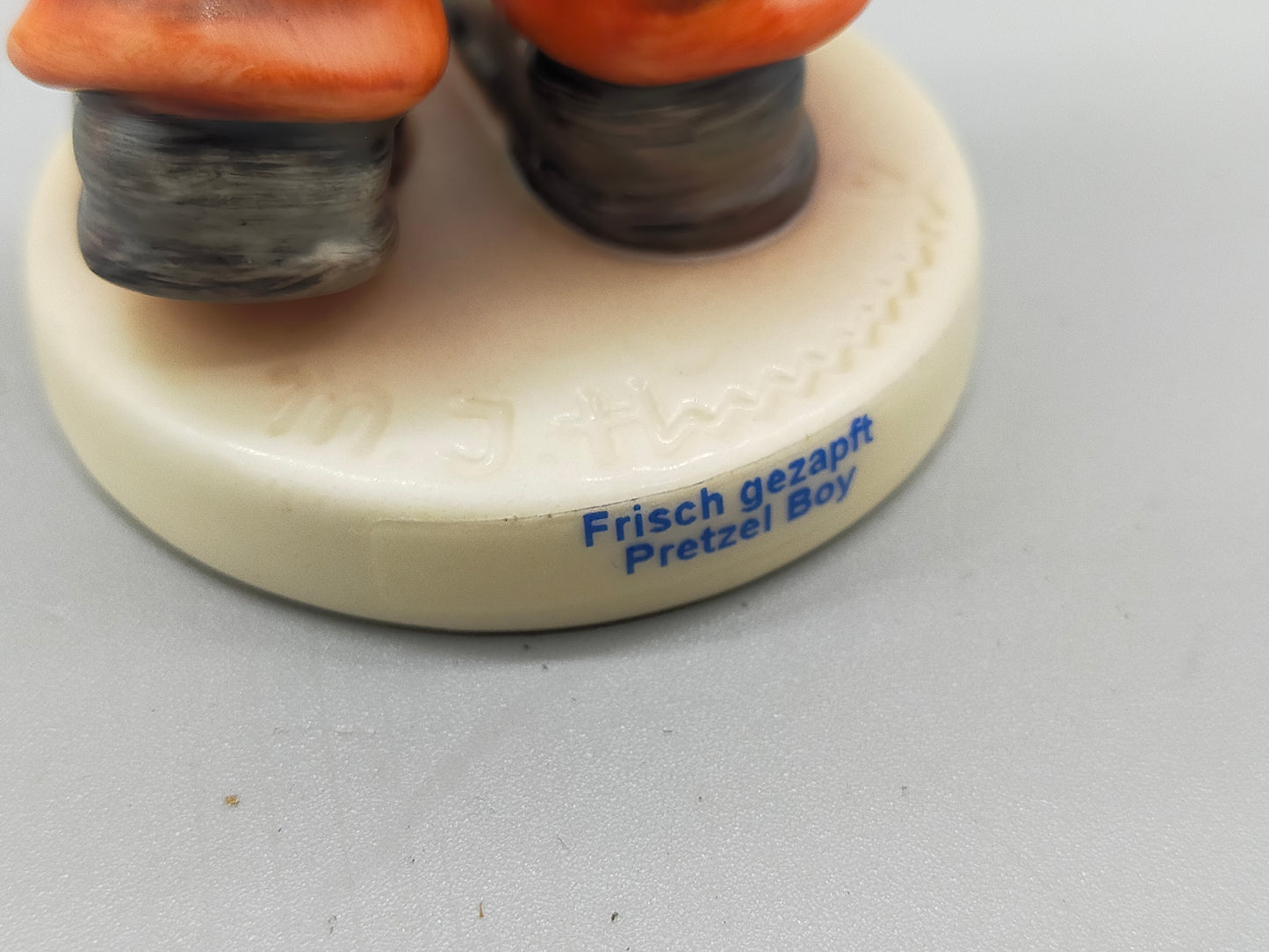 Goebel Hummel Figur "Frisch gezapft" – Mit Original Verpackung und Zertifikat