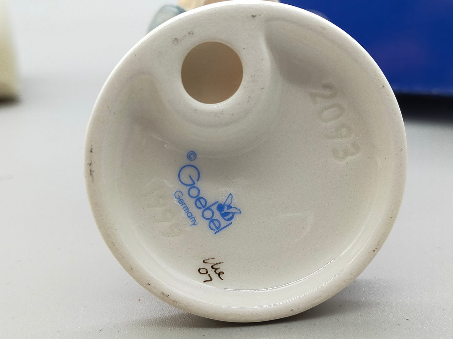 Goebel Hummel Figur "Frisch gezapft" – Mit Original Verpackung und Zertifikat