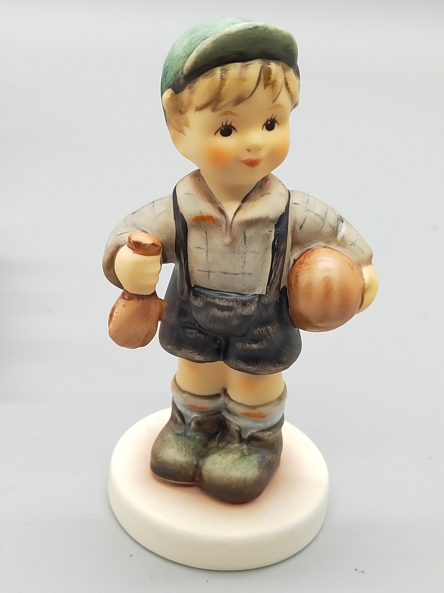 Goebel Hummel Figur "Gewonnen" – Mit Original Verpackung und Zertifikat