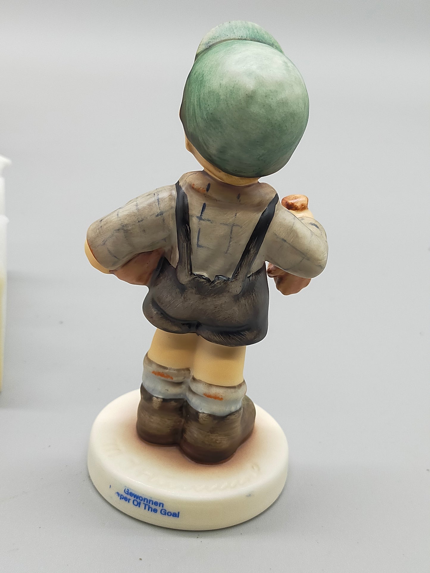 Goebel Hummel Figur "Gewonnen" – Mit Original Verpackung und Zertifikat