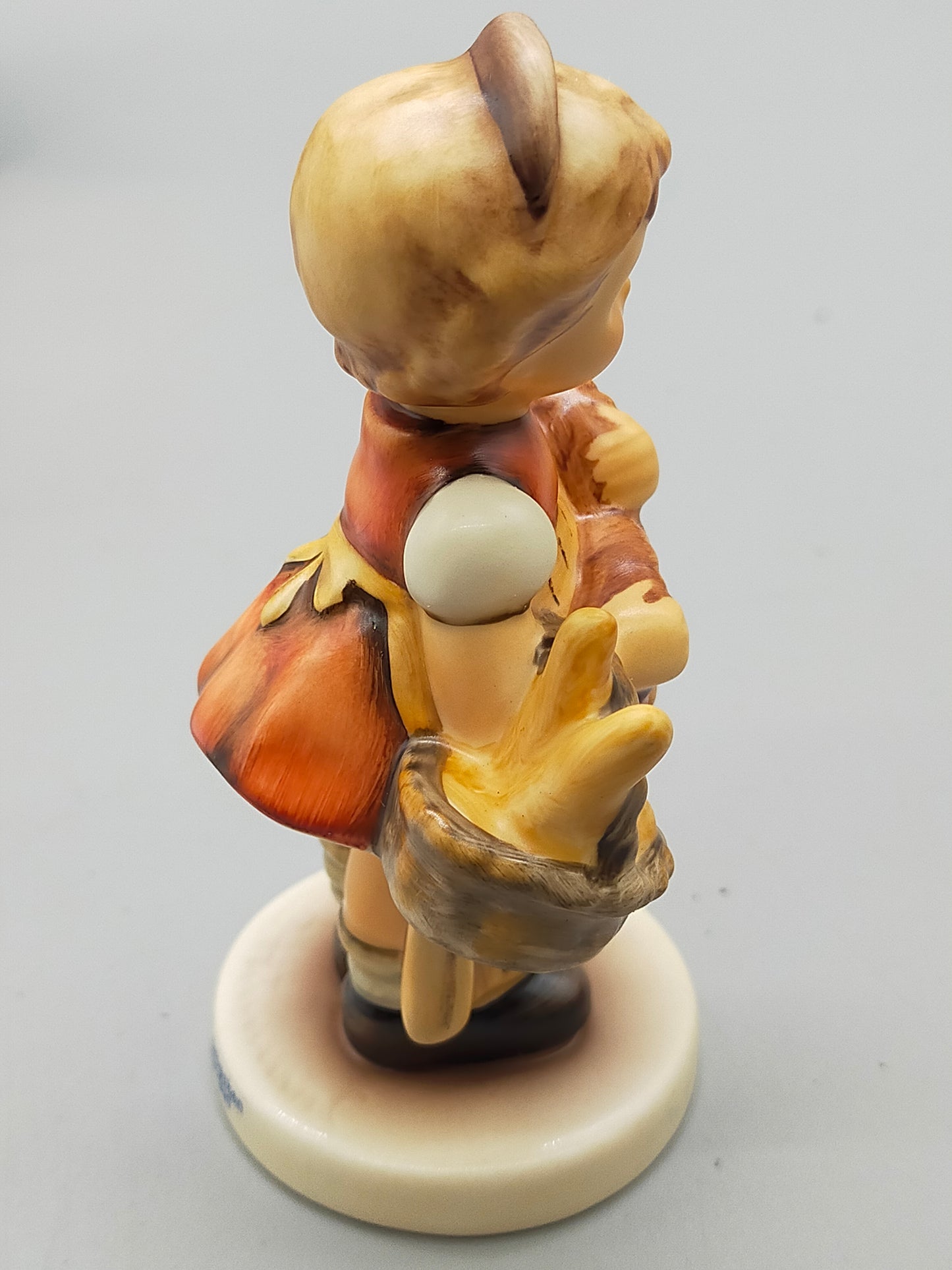 Goebel Hummel Figur "Frisch gebacken / Pretzel Girl" – Mit OVP & Zertifikat