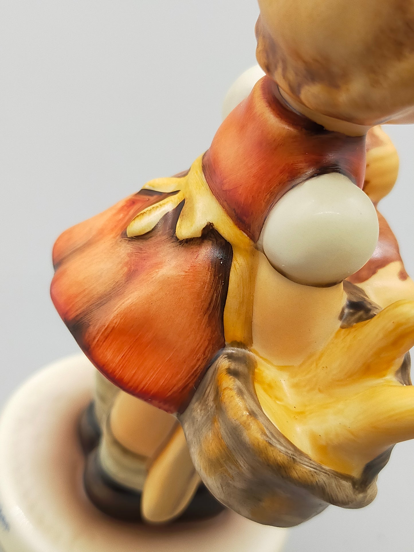 Goebel Hummel Figur "Frisch gebacken / Pretzel Girl" – Mit OVP & Zertifikat