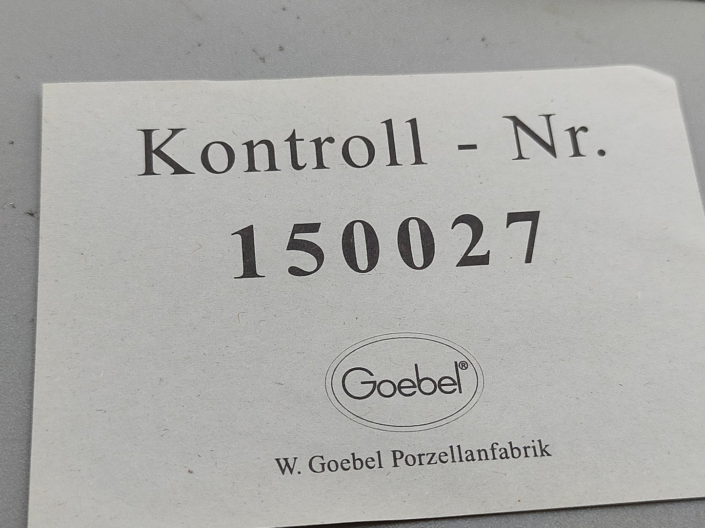 Goebel Hummel Figur "Frisch gebacken / Pretzel Girl" – Mit OVP & Zertifikat