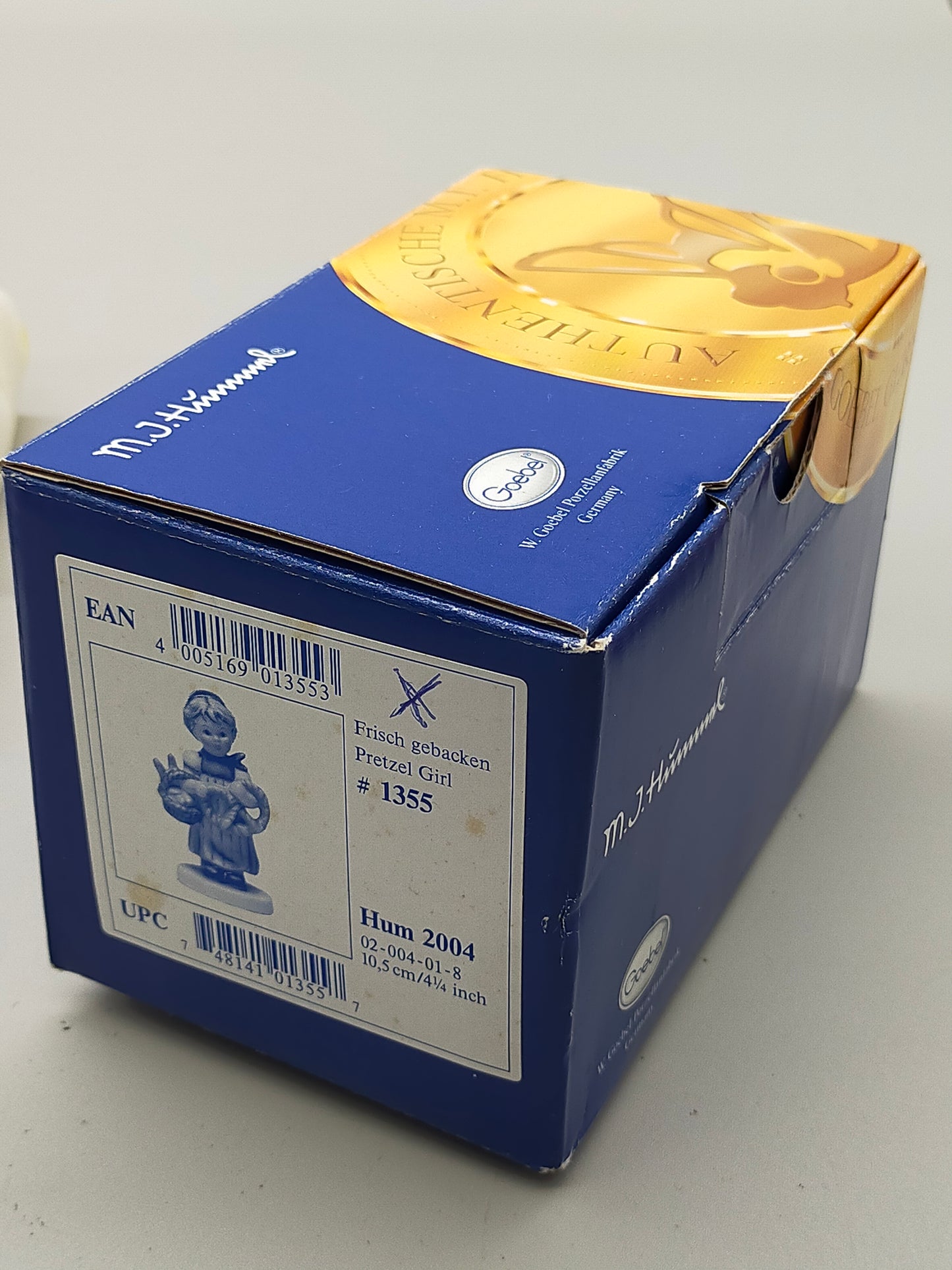 Goebel Hummel Figur "Frisch gebacken / Pretzel Girl" – Mit OVP & Zertifikat